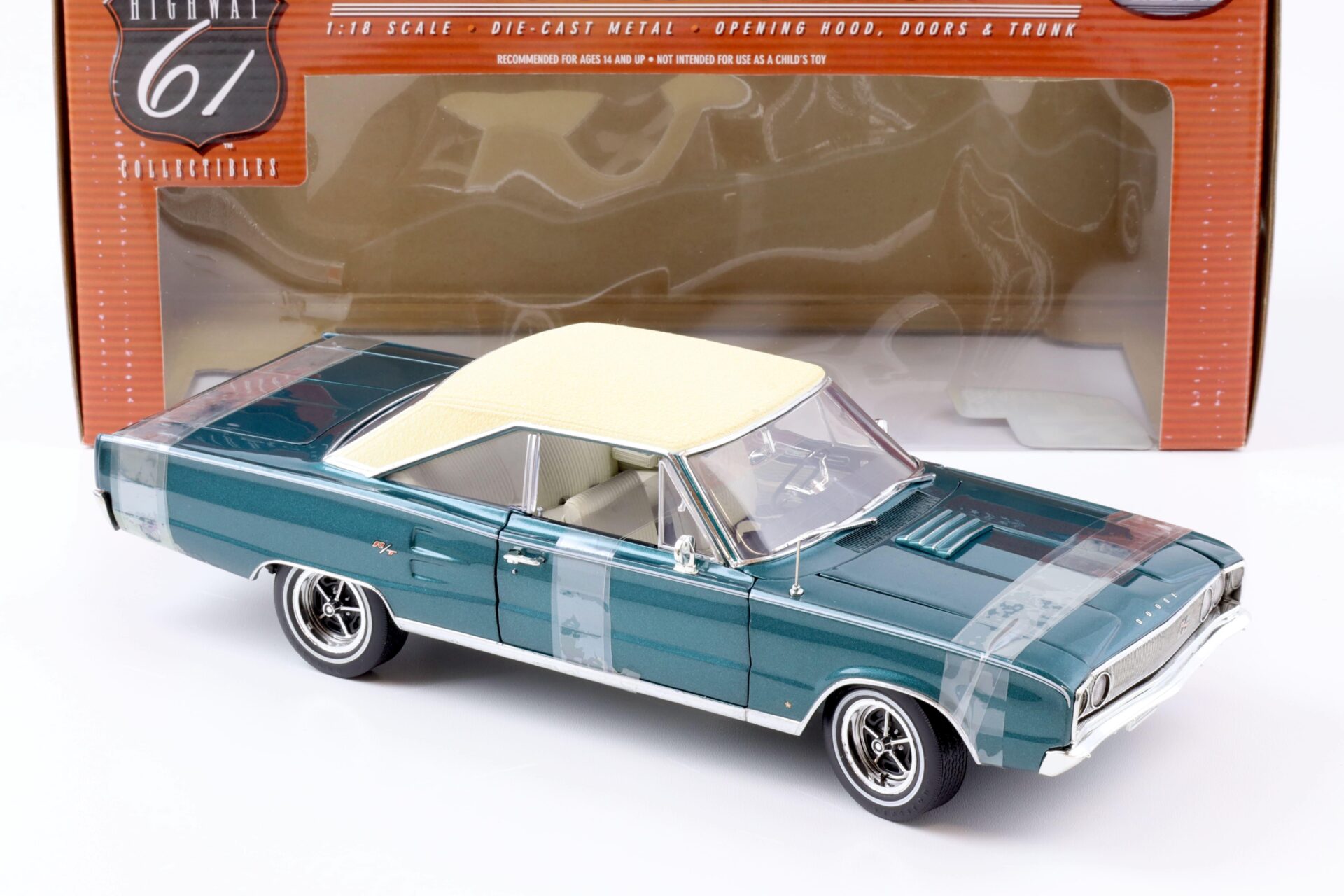 1:18 Highway61 1967 Dodge Coronet R/T green/ beige 50425
