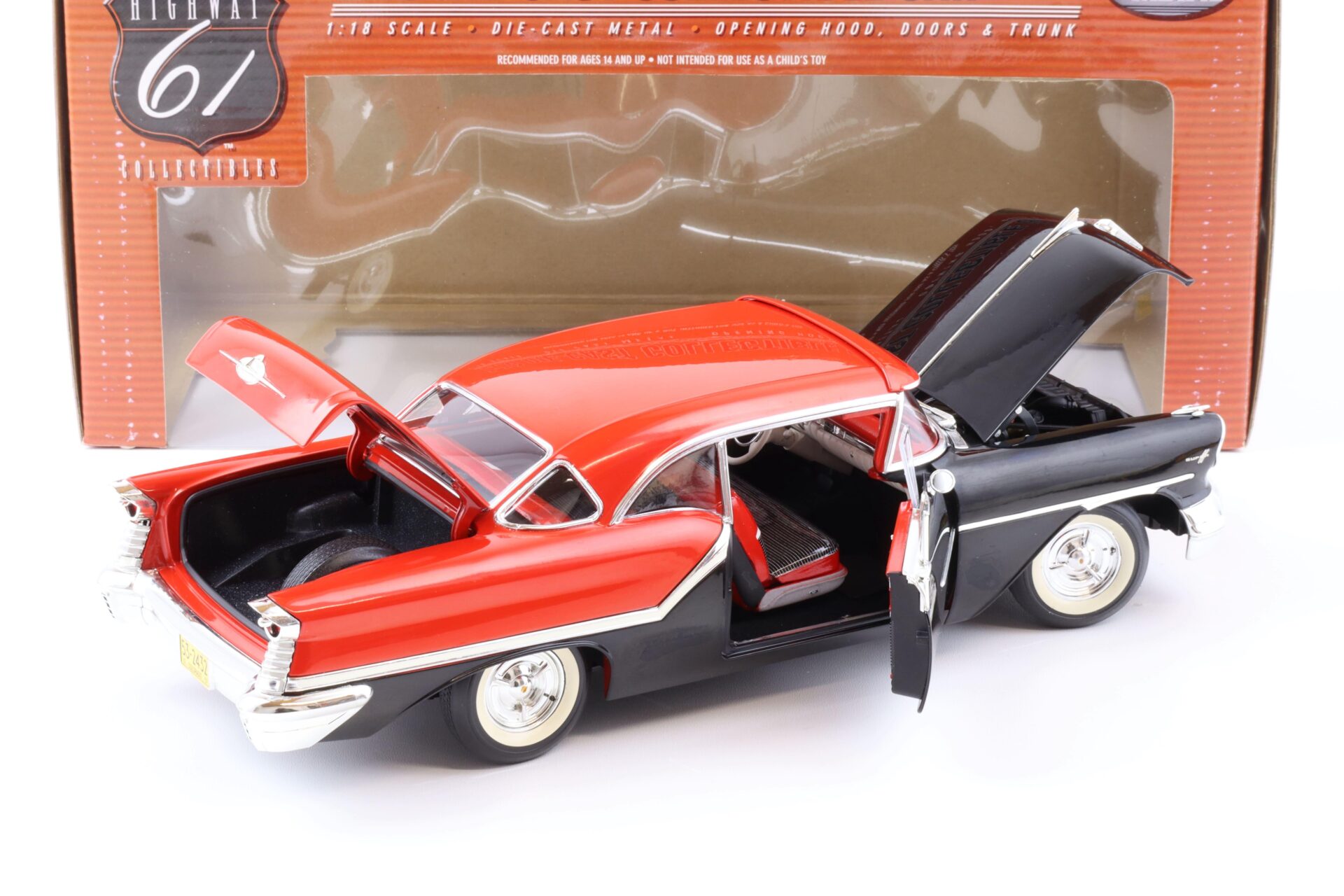 1:18 Highway61 1957 Oldsmobile Super 88 black/ red 50444