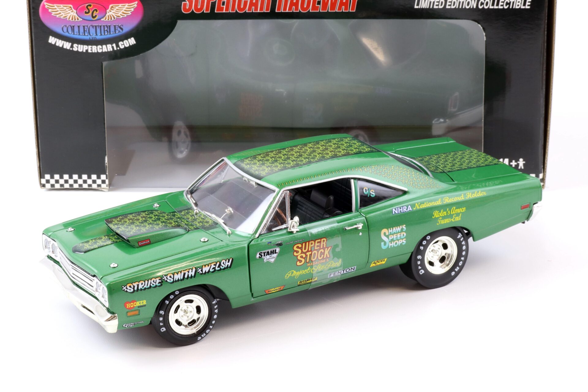 1:18 Auto World 1969 1/2 440-6BBL Plymouth Road Runner Super Stock NHRA green