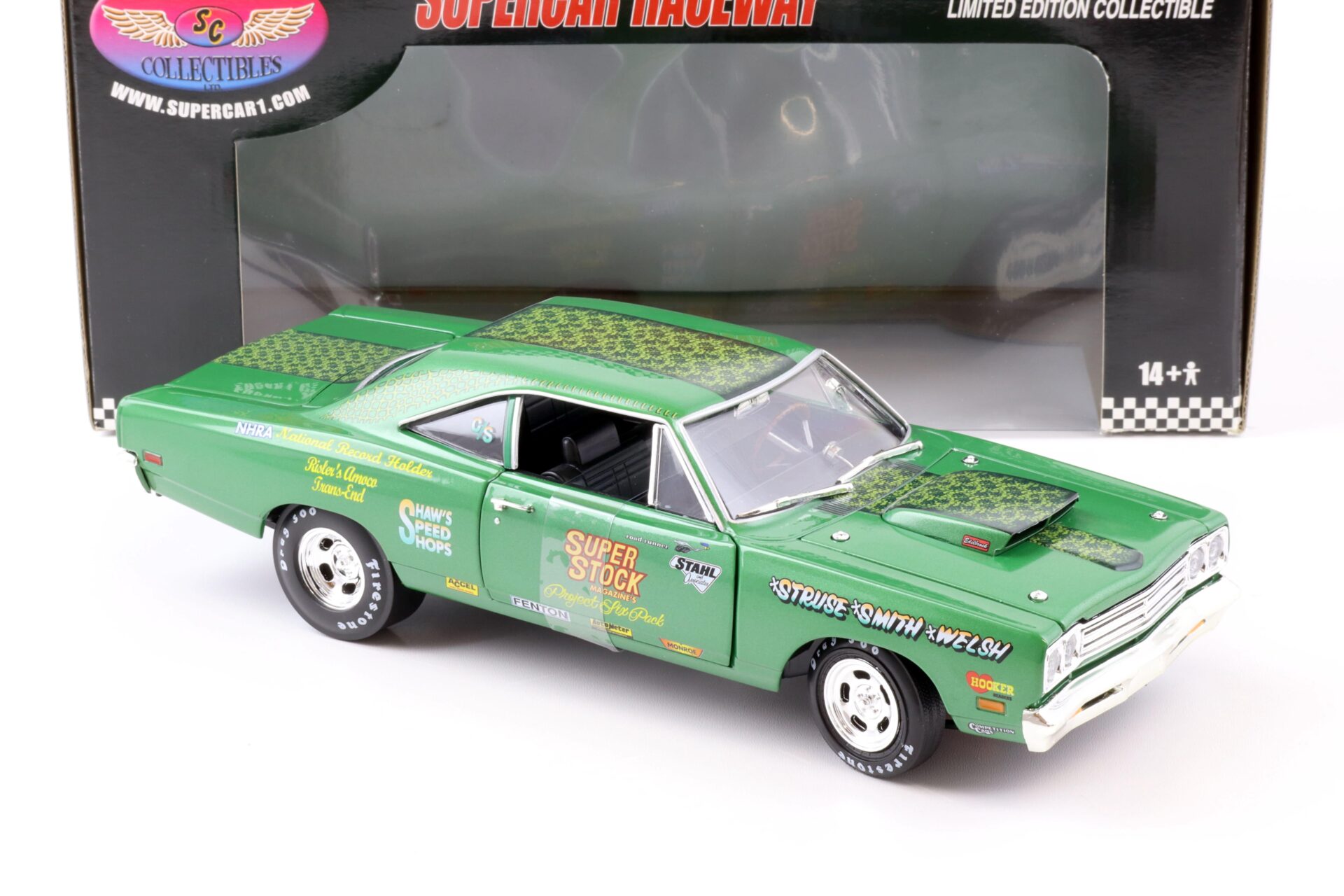 1:18 Auto World 1969 1/2 440-6BBL Plymouth Road Runner Super Stock NHRA green
