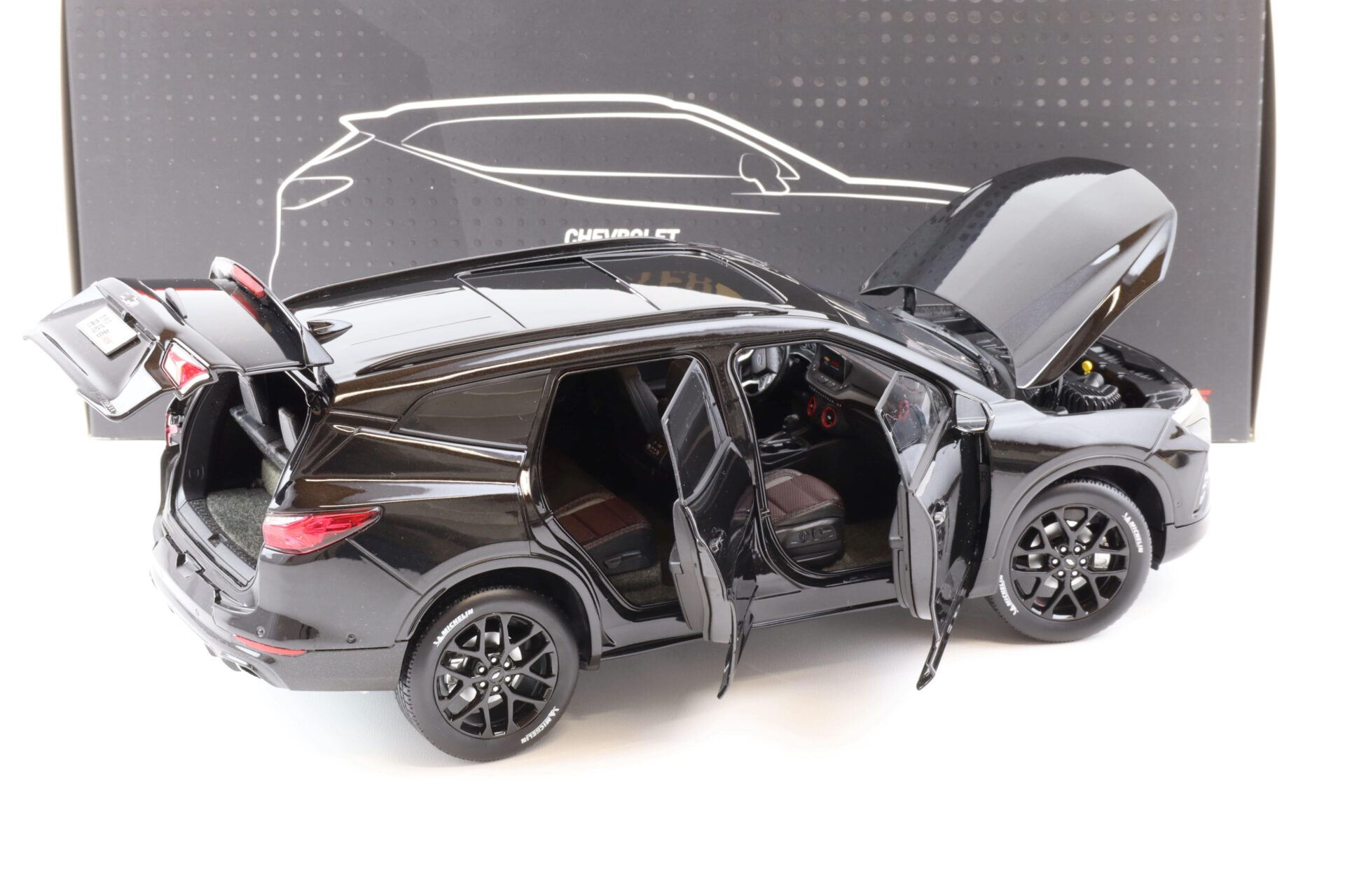 1:18 SAIC GM Chevrolet Blazer RS black 2020 DEALER VERSION