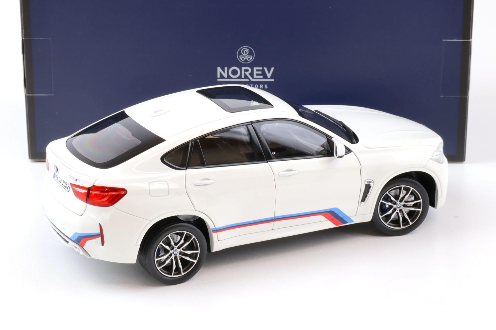 1:18 Norev BMW X6M (F86) 2015 white - Limited 200 pcs.