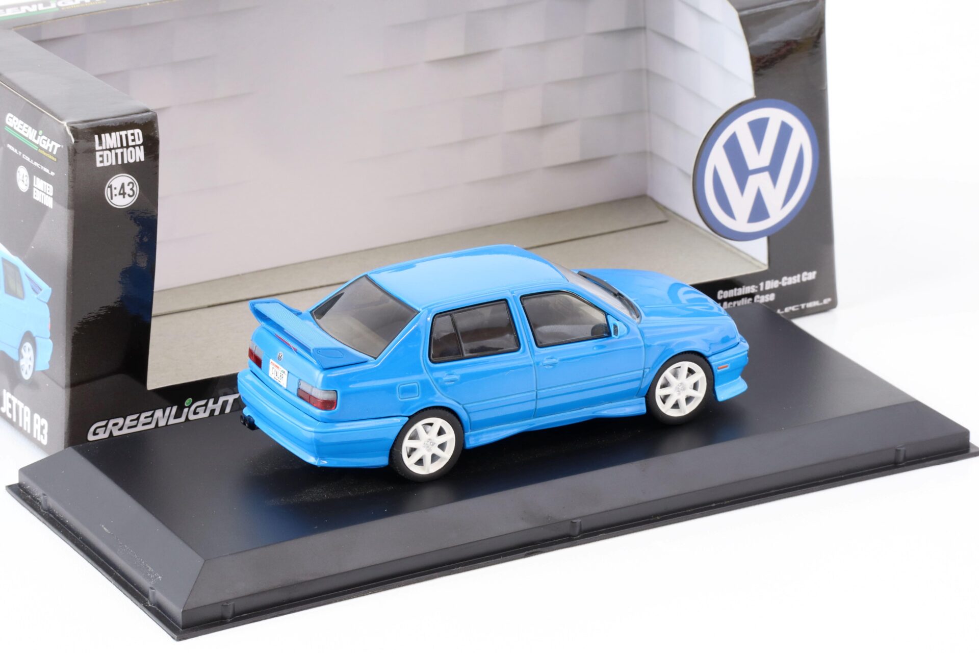 1:43 Greenlight 1995 VW Jetta A3 blue