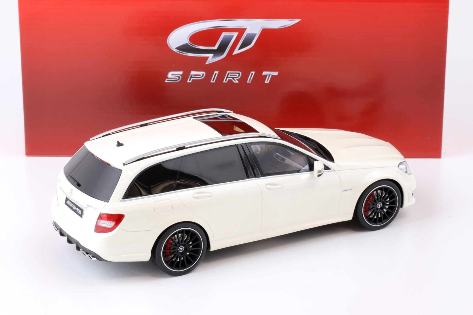 1:18 GT Spirit GT147 Mercedes C63 AMG S204 Station Wagon 2012 white