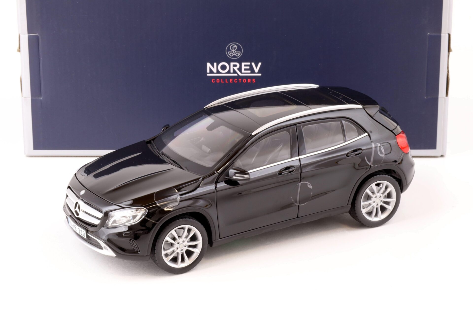 ID 72927 orig.jpg 1:18 Norev Mercedes GLA-Klasse 2014 black
