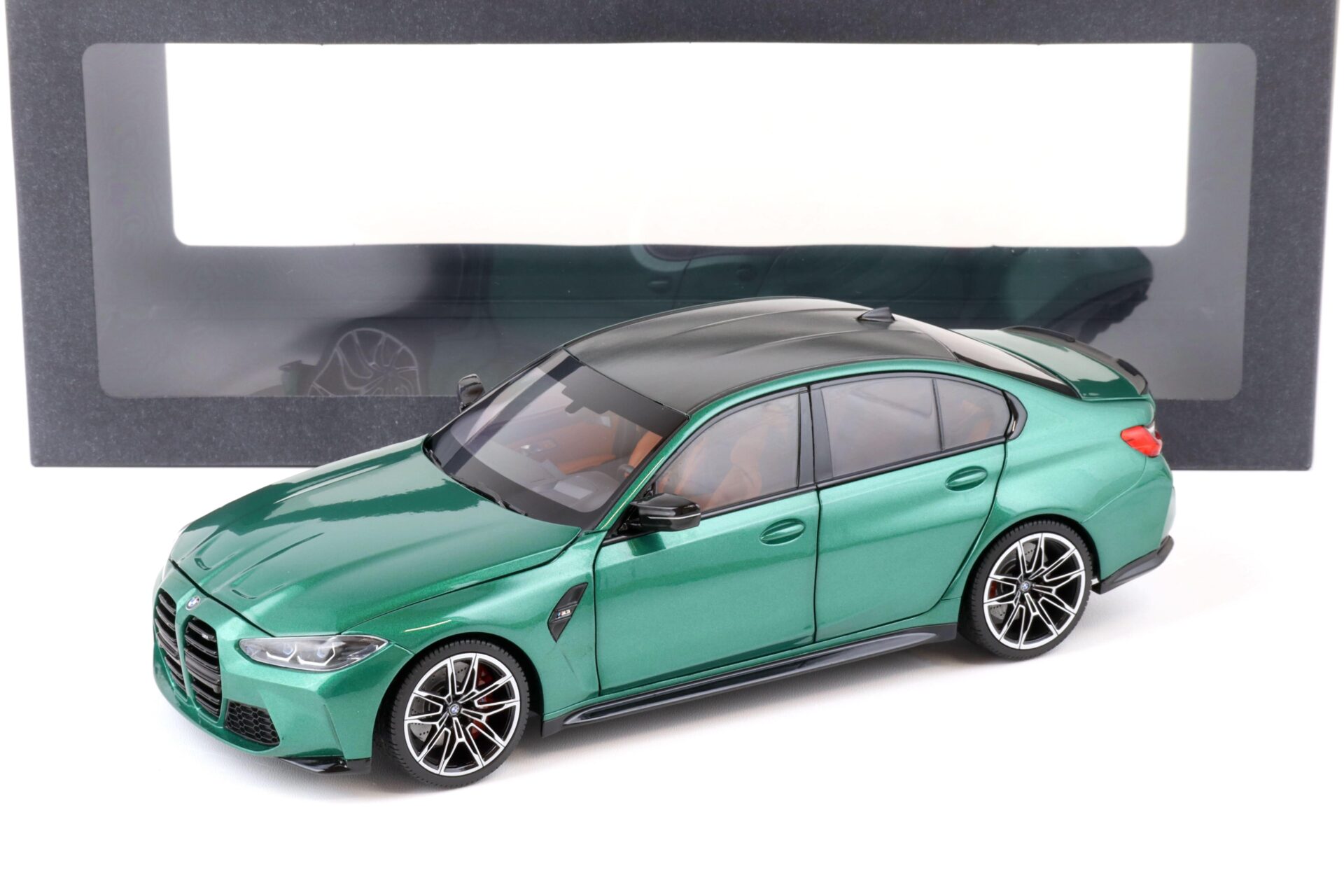 ID 73044 orig.jpg 1:18 Minichamps BMW M3 G80 Competition green metallic 2020 DEALER VERSION