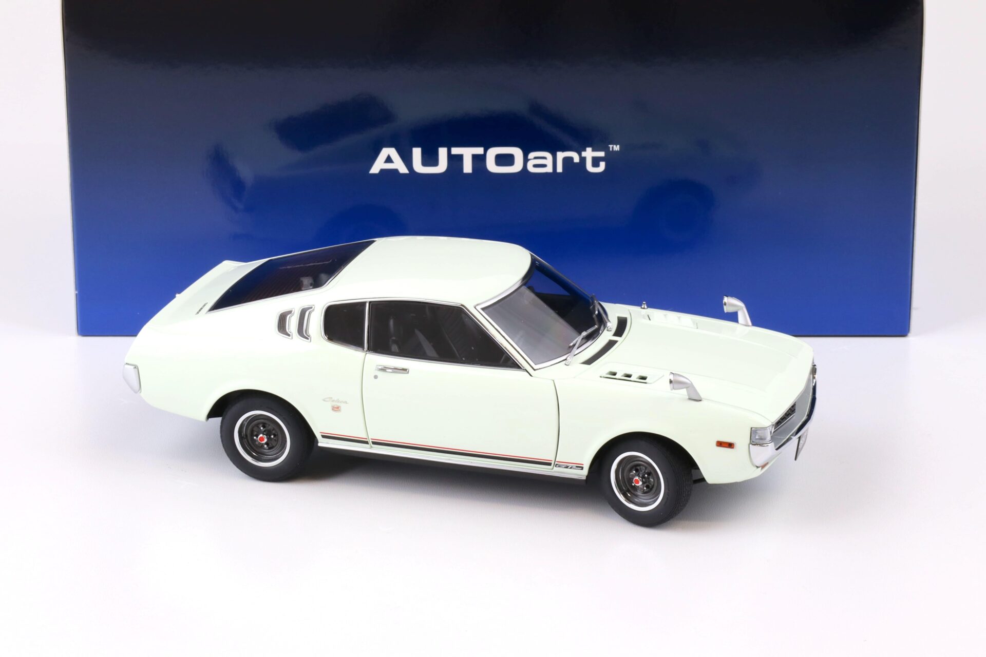1:18 AUTOart Toyota Celica Liftback 2000 GT (RA25) 1973 white 78766