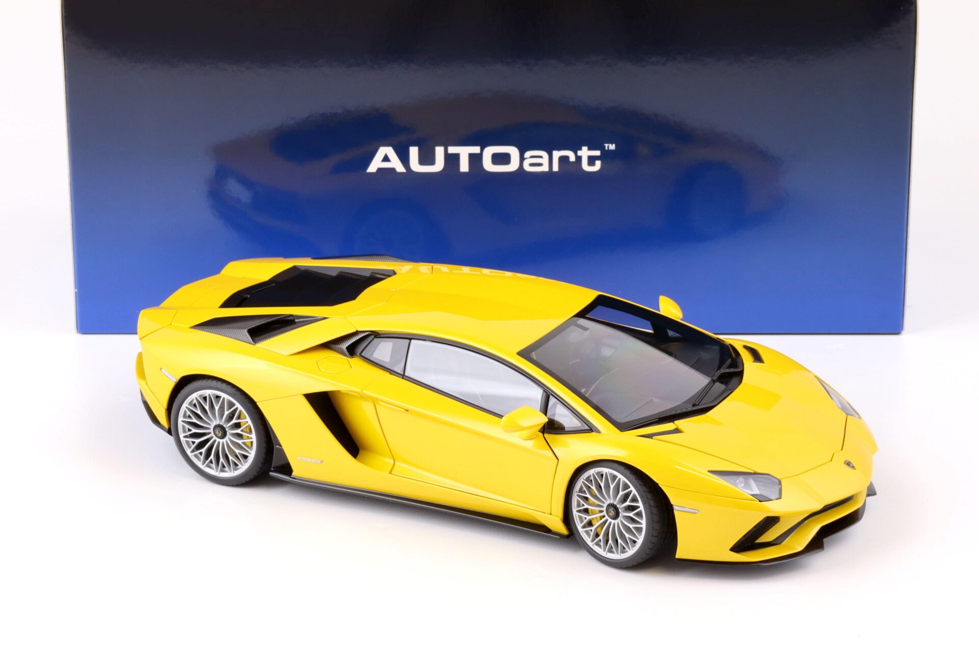 1:18 AUTOart Lamborghini Aventador S Coupe 2017 New Giallo Orion/ yellow 79132