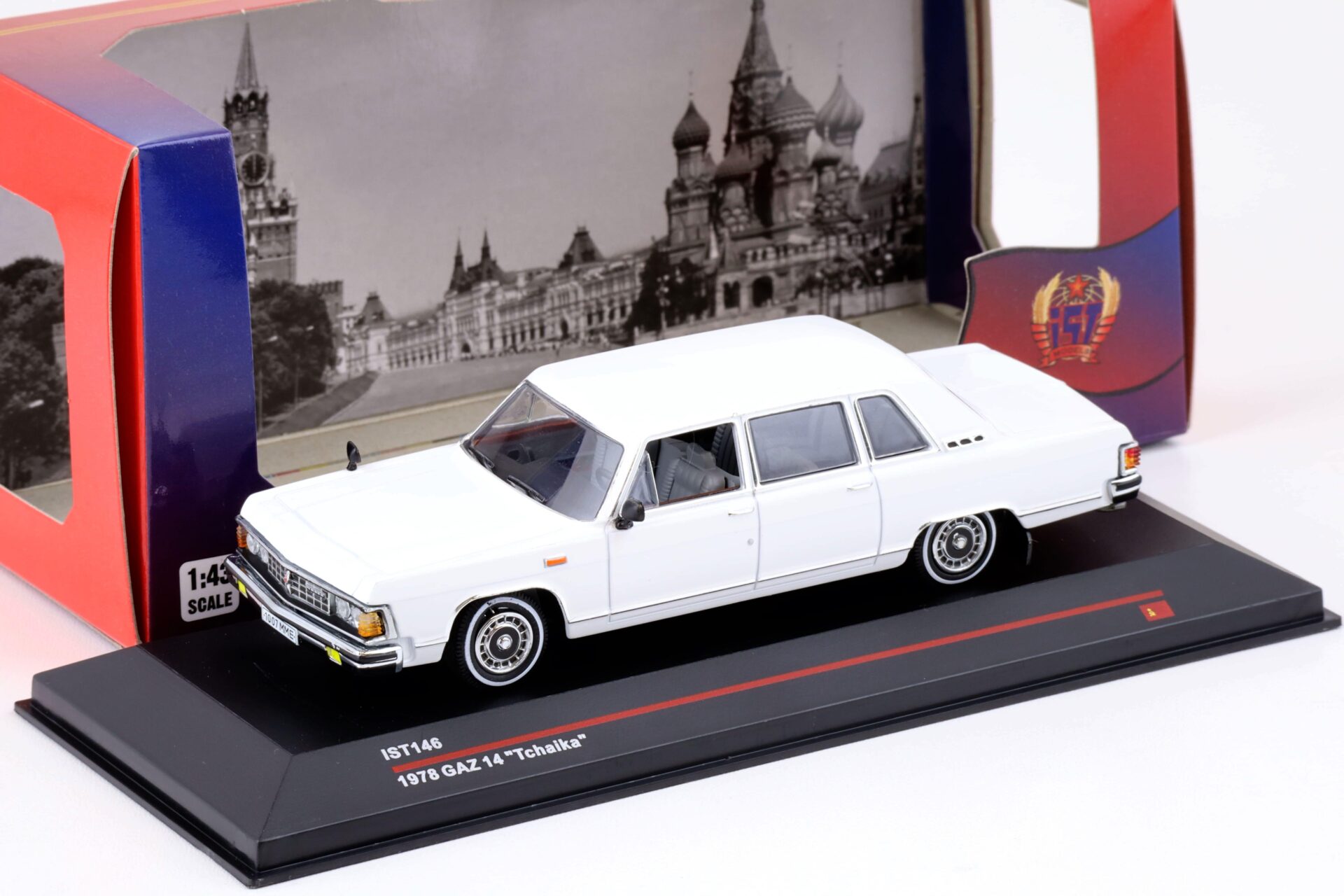 ID 73472 orig.jpg 1:43 IST Models 1978 GAZ 14 Tschaika white