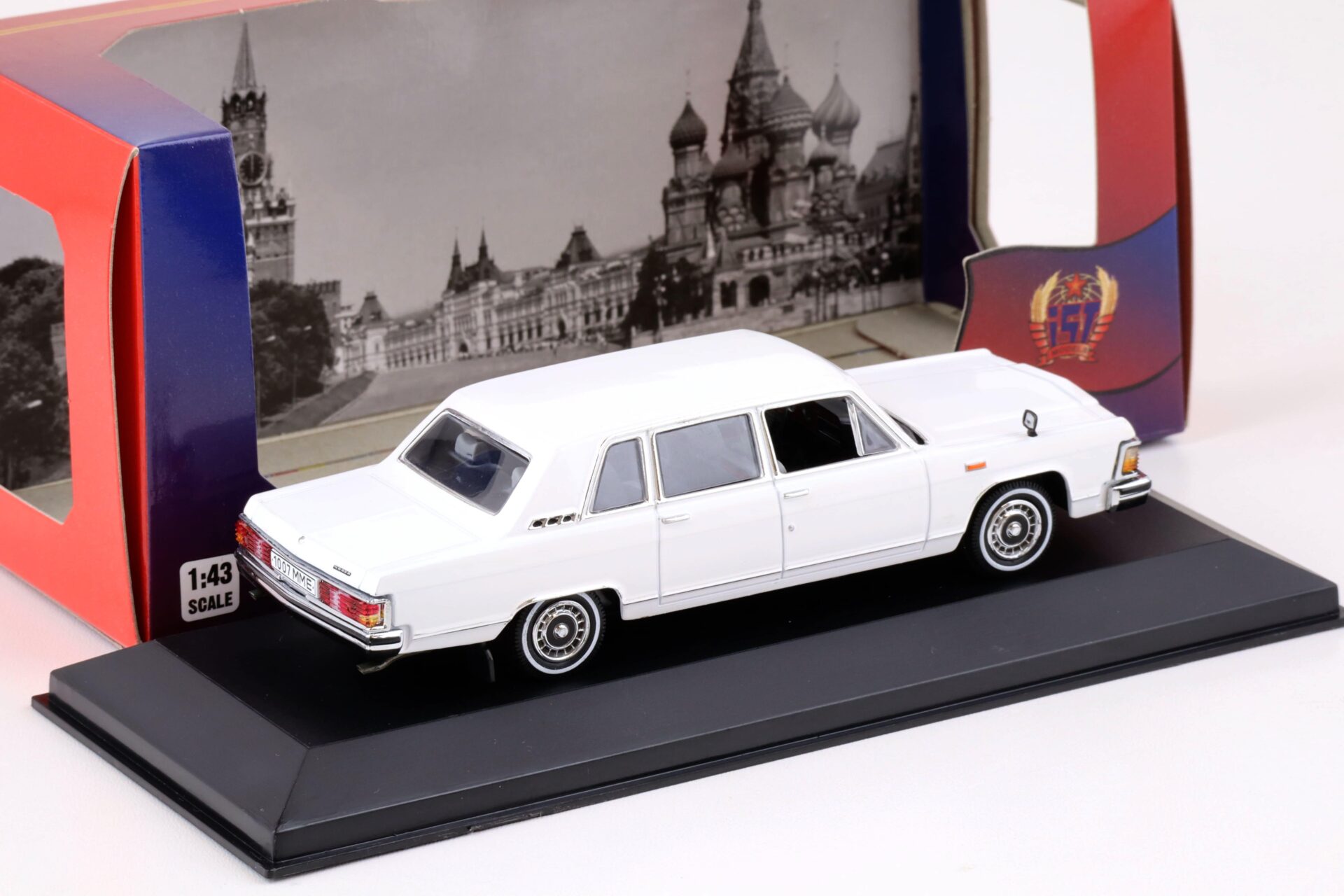1:43 IST Models 1978 GAZ 14 Tschaika white