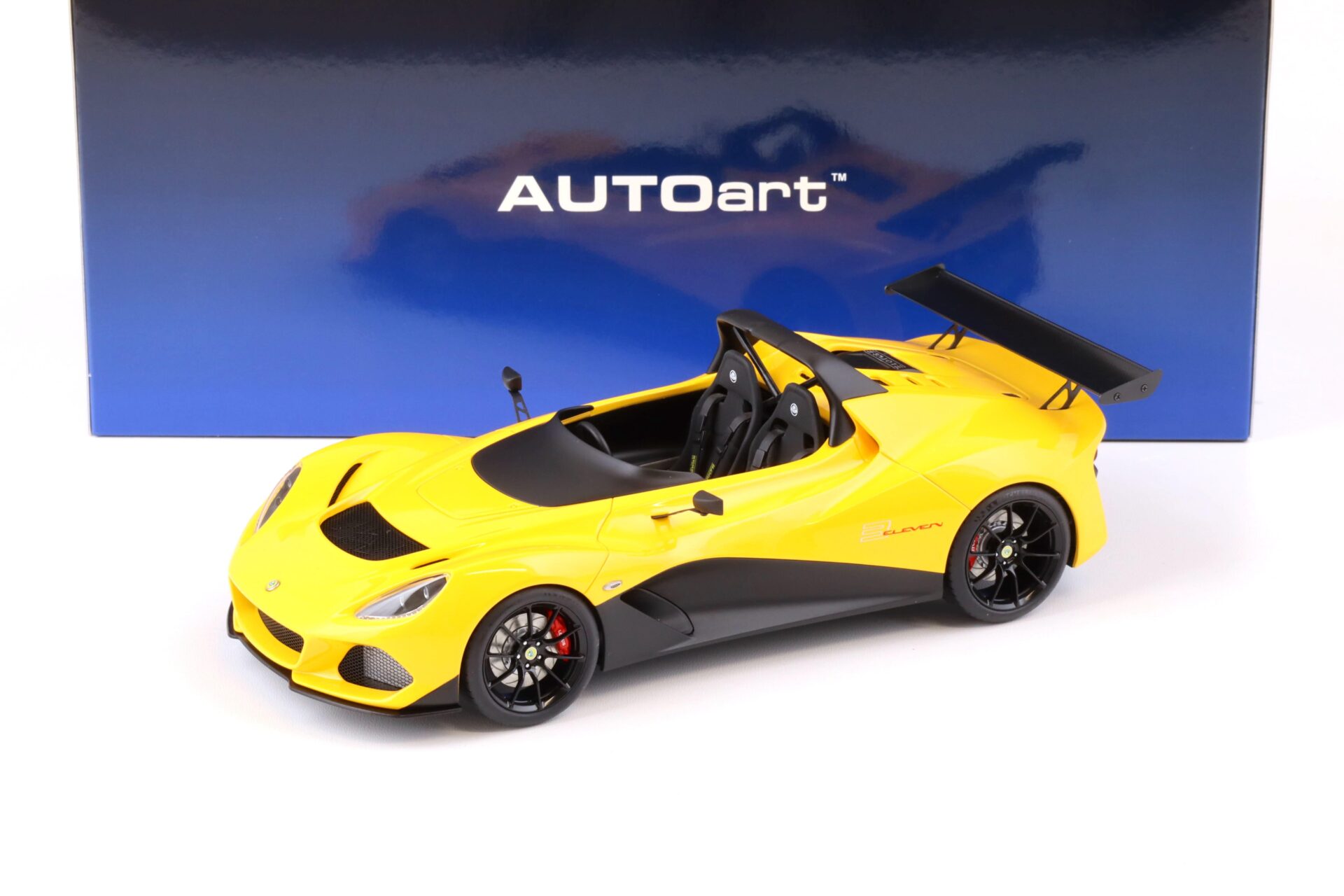 ID 73518 orig.jpg 1:18 AUTOart Lotus 3-Eleven yellow/ black 75393