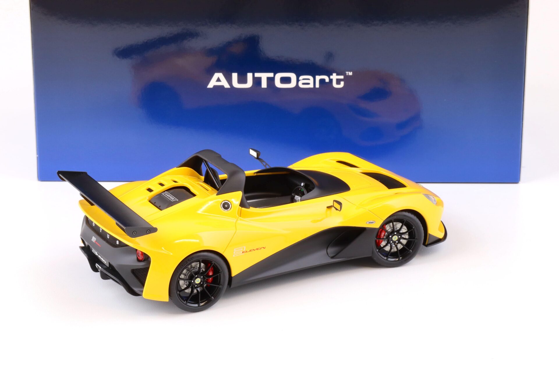 1:18 AUTOart Lotus 3-Eleven yellow/ black 75393