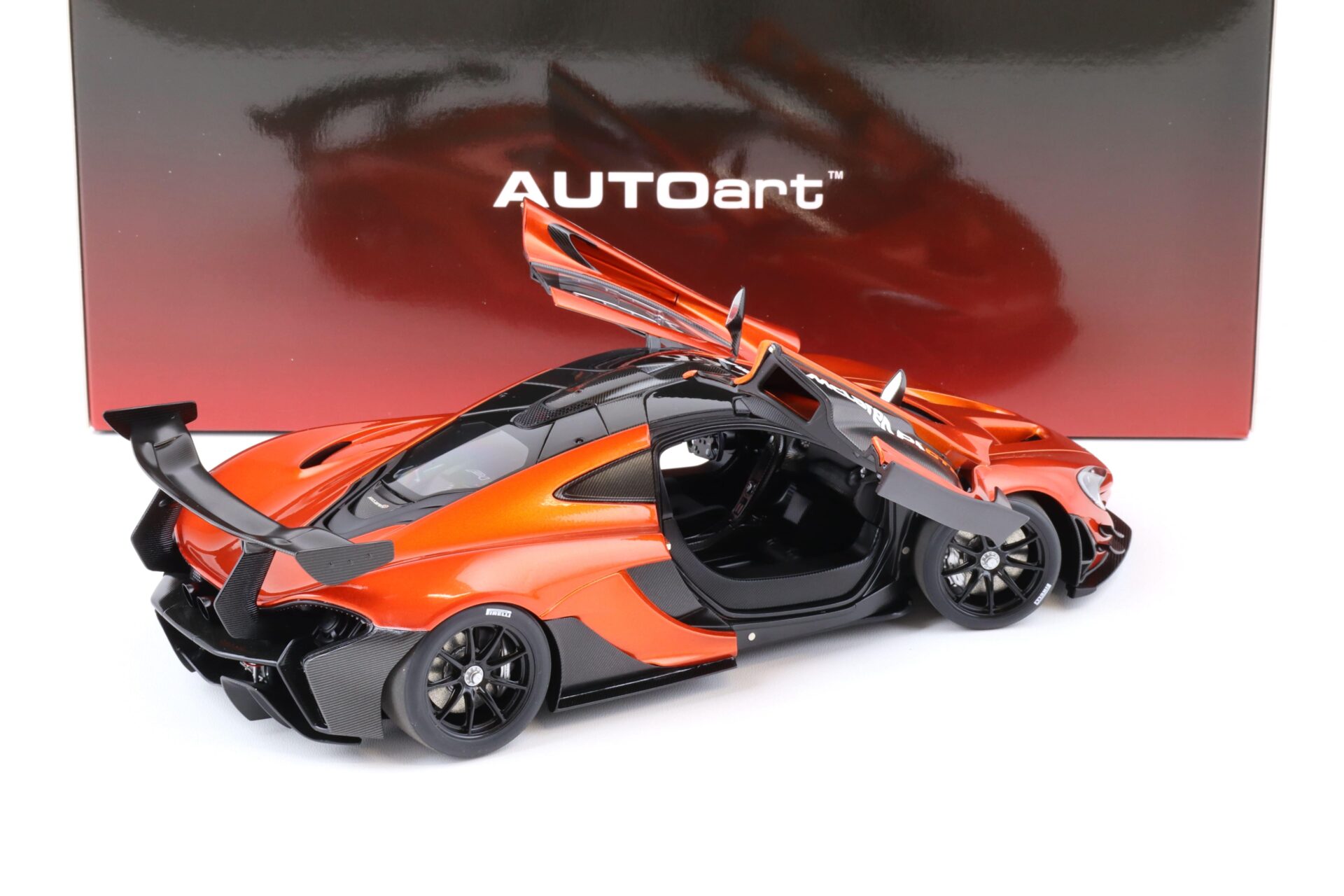 1:18 AUTOart McLAREN P1 GTR Volcano orange 81545