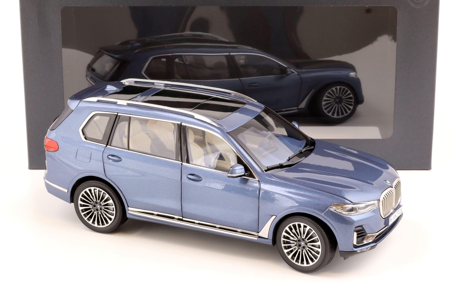 1:18 Kyosho BMW X7 (G07) Phytonic blue metallic 2020 DEALER VERSION