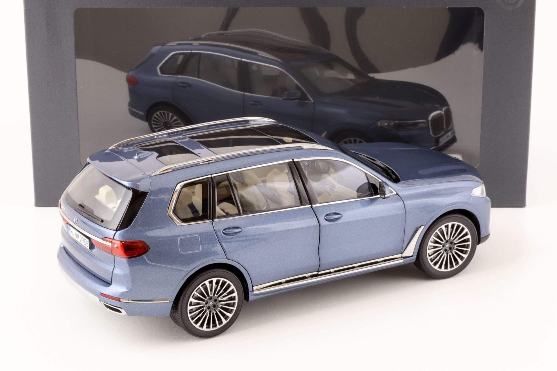 1:18 Kyosho BMW X7 (G07) Phytonic blue metallic 2020 DEALER VERSION