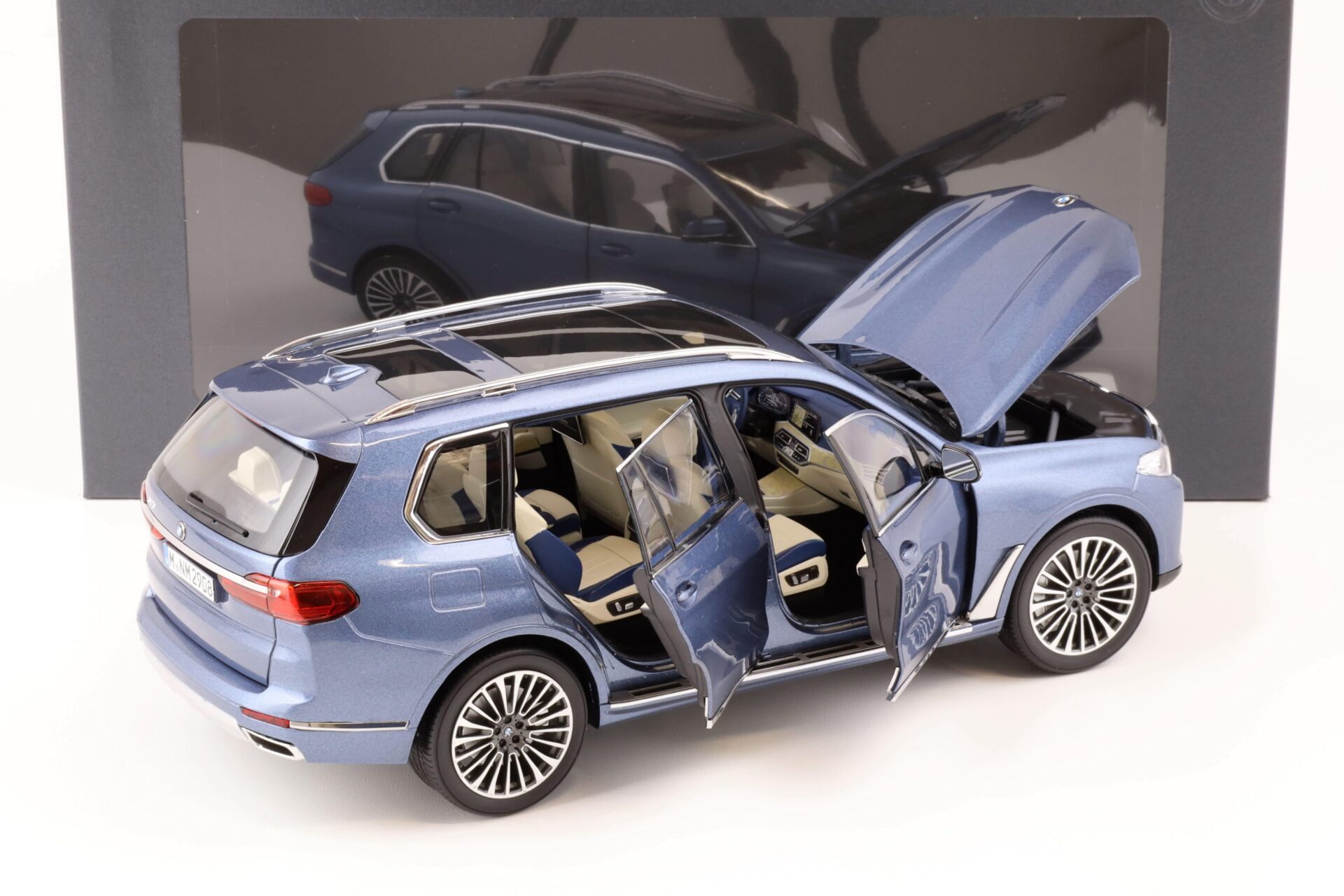 1:18 Kyosho BMW X7 (G07) Phytonic blue metallic 2020 DEALER VERSION