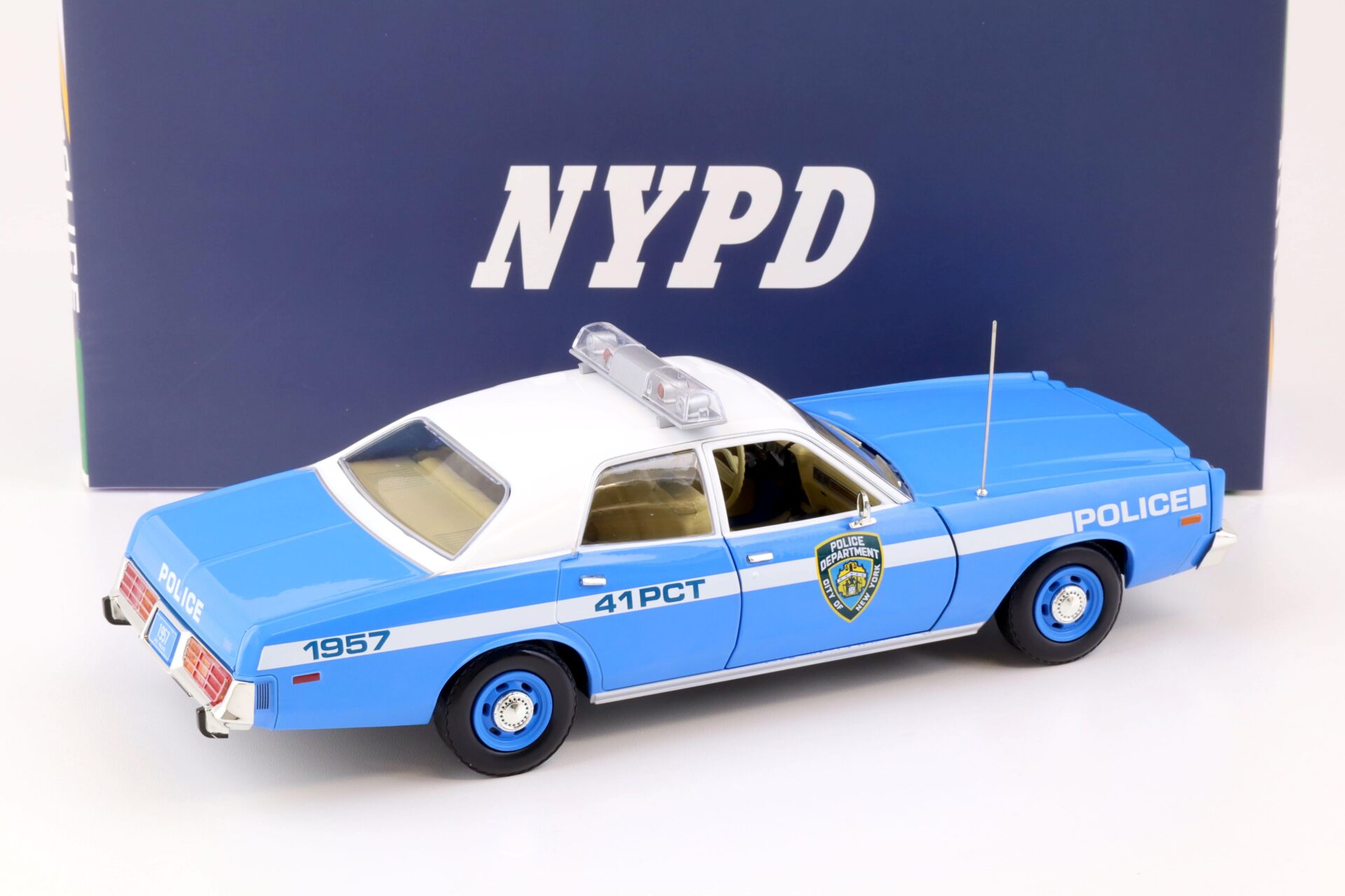 1:18 Greenlight 1978 Dodge Monaco New York Police Department NYPD blue/ white