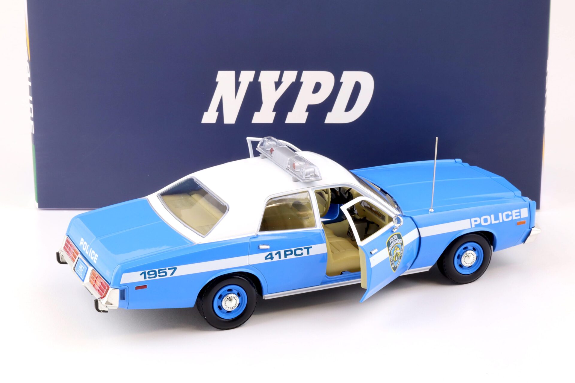 1:18 Greenlight 1978 Dodge Monaco New York Police Department NYPD blue/ white