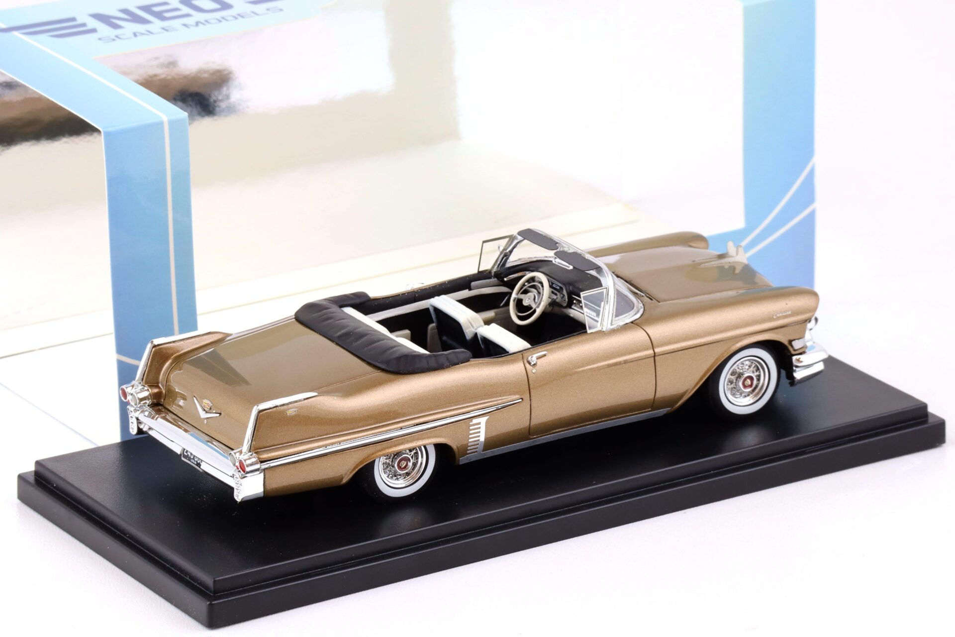 1:43 NEO 1957 Cadillac Series 62 Convertible metallic copper