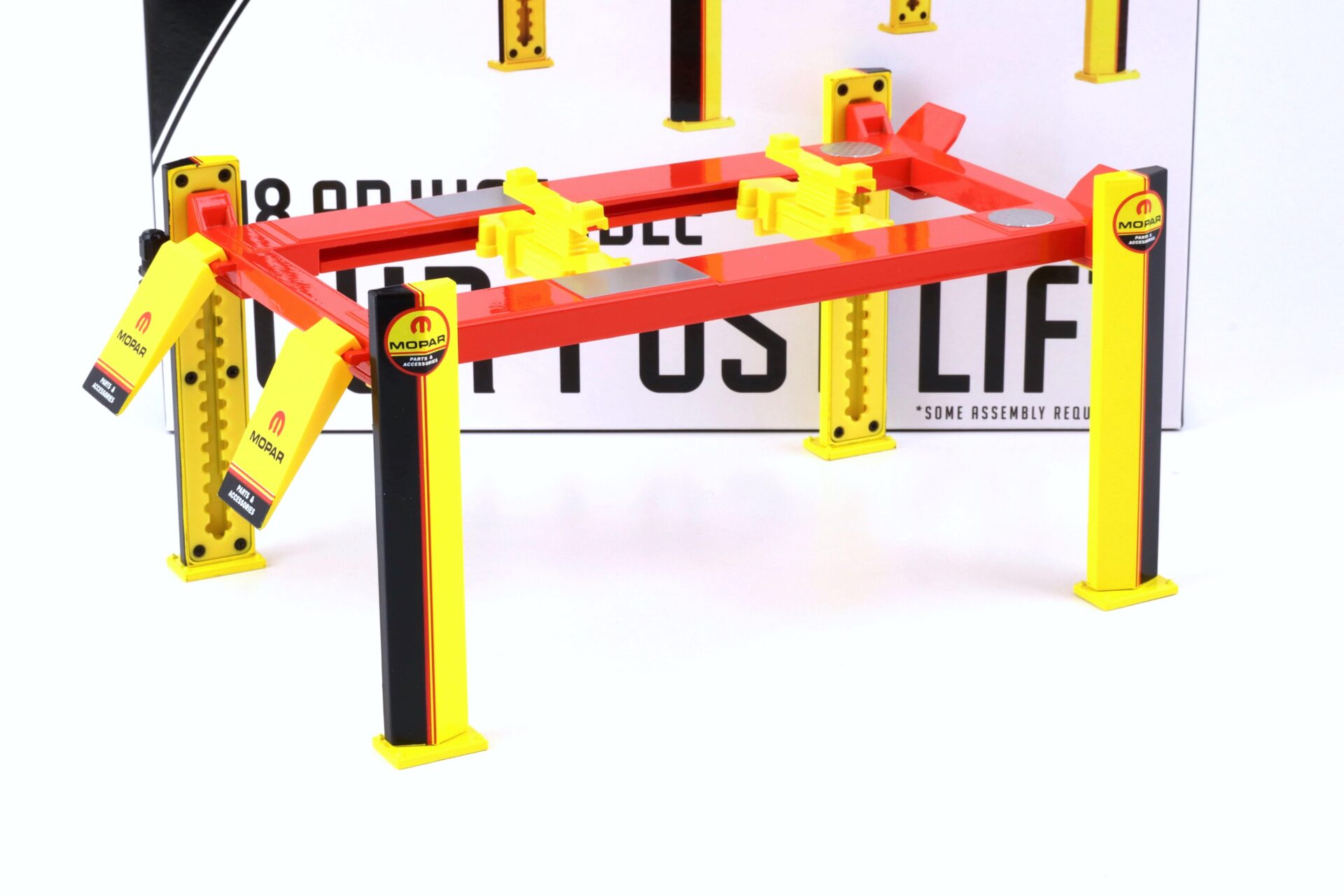ID 73691 orig.jpg 1:18 Greenlight MOPAR Adjustable FOUR-POST Lift Hebebühne Zubehör yellow/black