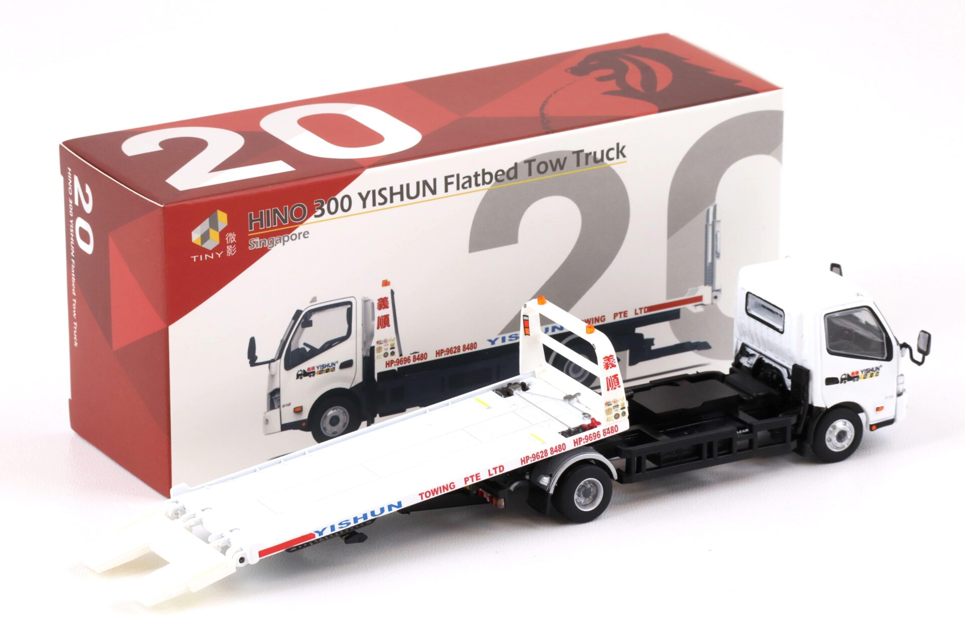 1:64 TINY HINO 300 Singapore YISHUN Flatbed Tow Truck Abschlepper white