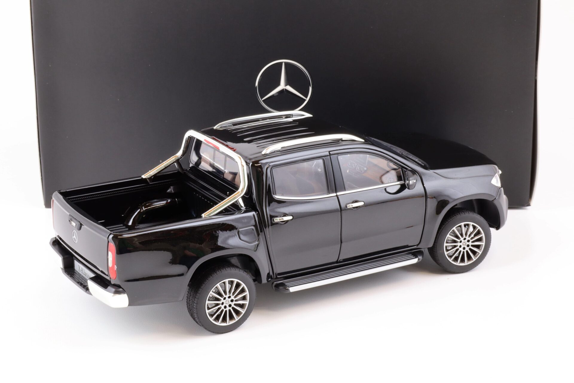 1:18 Norev Mercedes X-Klasse BR470 kabara black DEALER VERSION