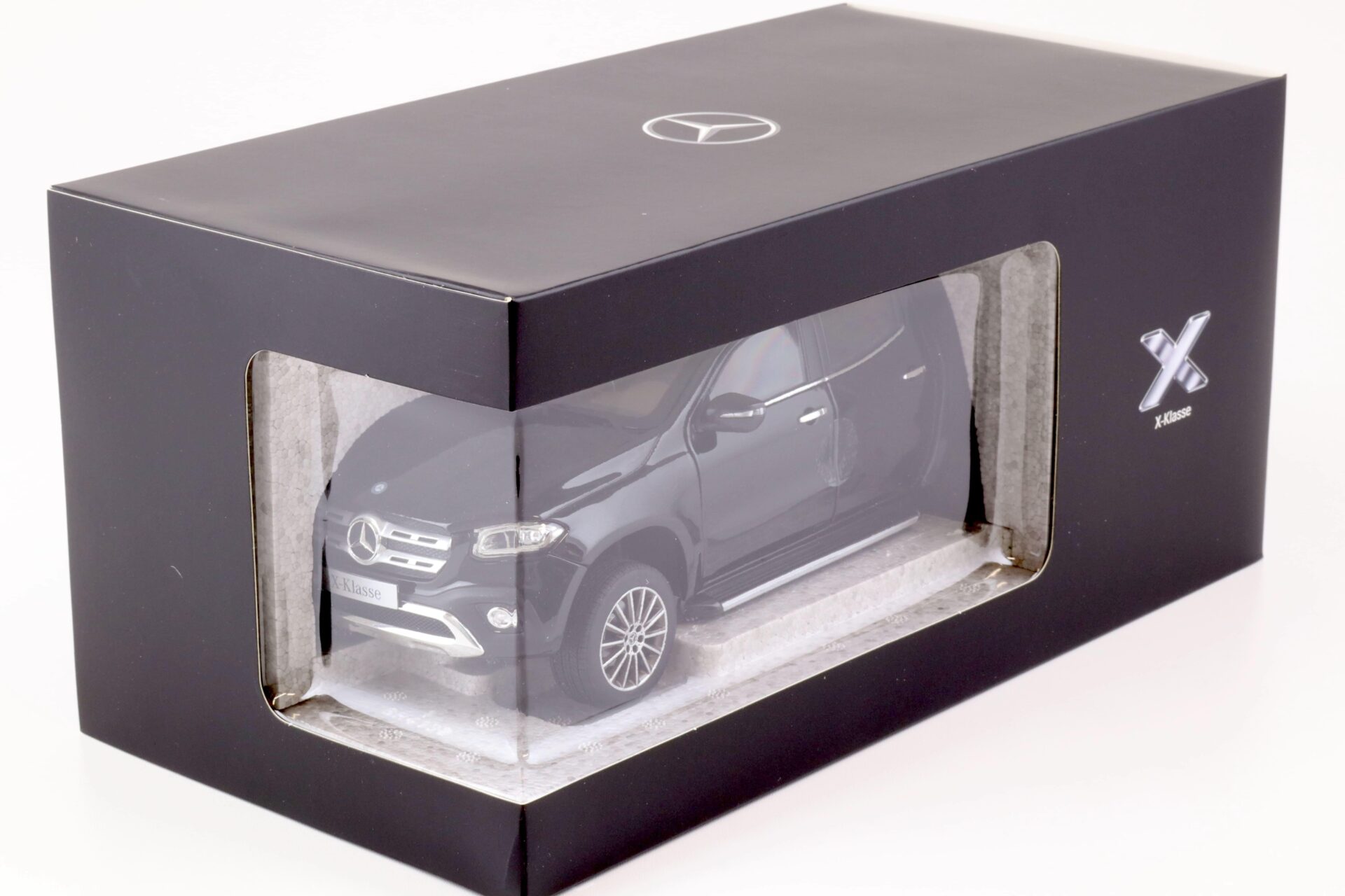 1:18 Norev Mercedes X-Klasse BR470 kabara black DEALER VERSION