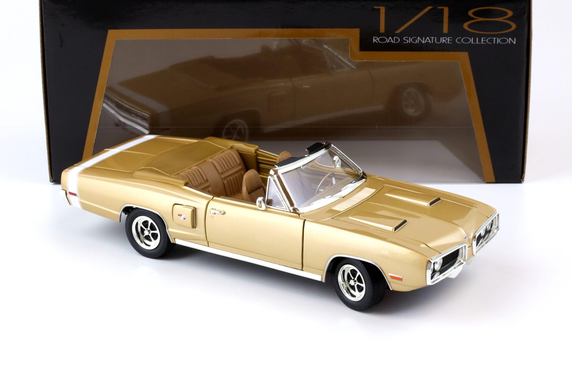 1:18 Road Signature 1970 Dodge Coronet R/T Convertible golden brown