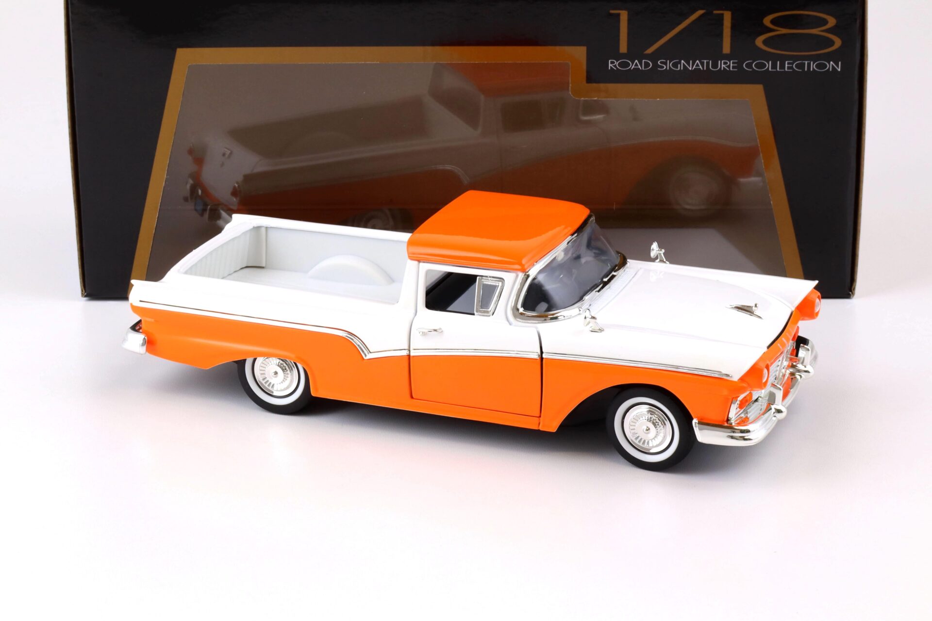 1:18 Road Signature 1957 Ford Ranchero Pick-Up orange white