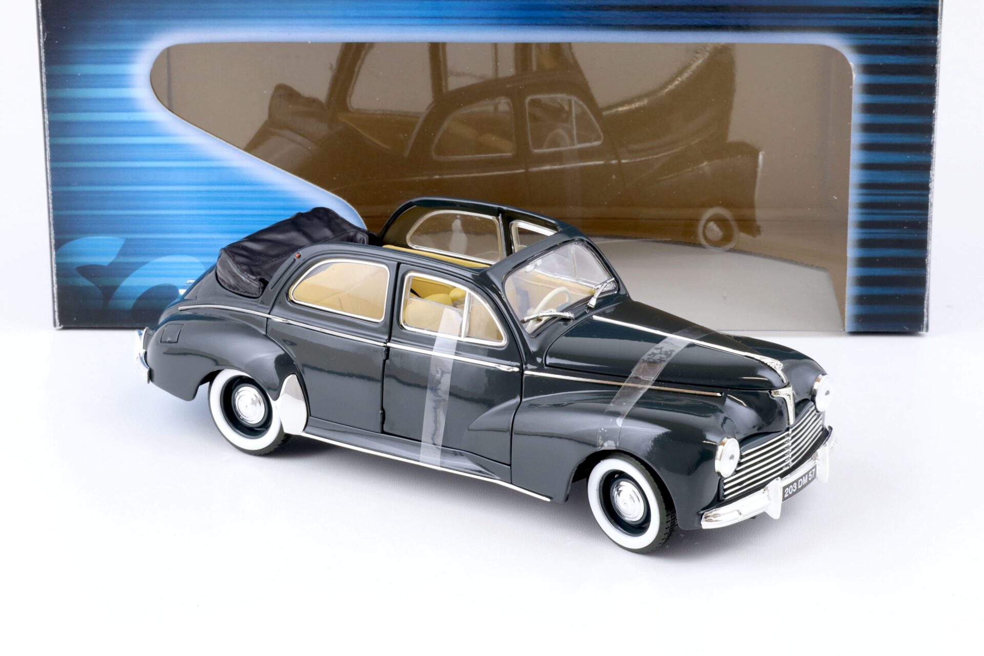 1:18 Solido Peugeot 203 Decouvrable Cabriolet 1954 dark blue/ grey