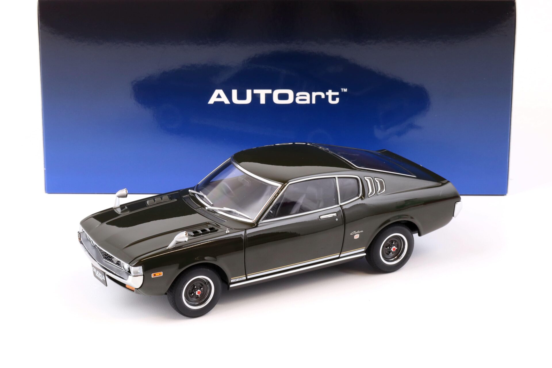 ID 74172 orig.jpg 1:18 AUTOart Toyota Celica Liftback 2000 GT (RA25) 1973 moss green 78768