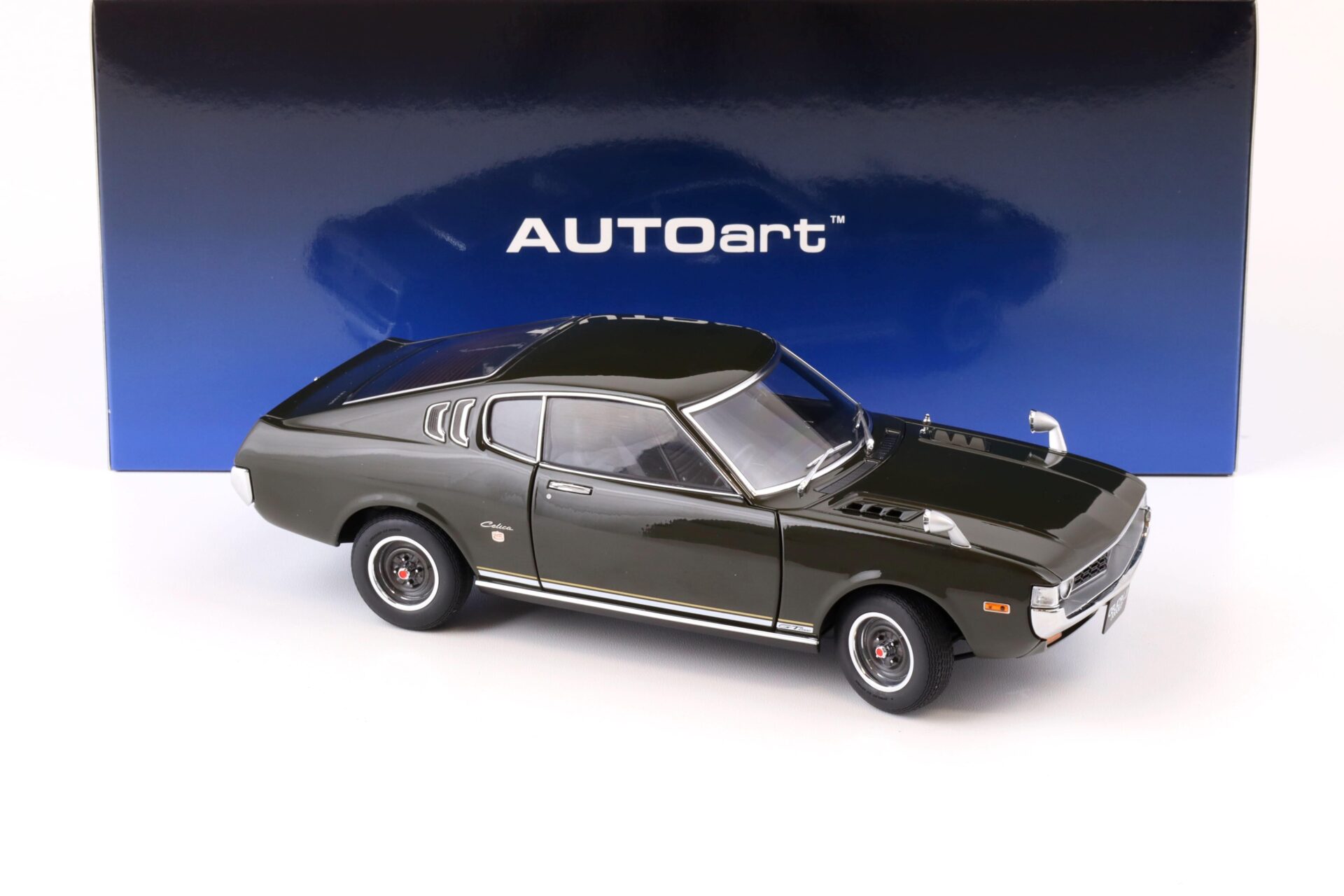1:18 AUTOart Toyota Celica Liftback 2000 GT (RA25) 1973 moss green 78768