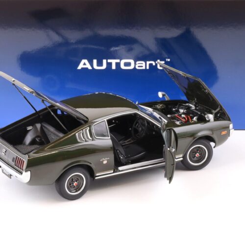 1:18 AUTOart Toyota Celica Liftback 2000 GT (RA25) 1973 moss green 78768