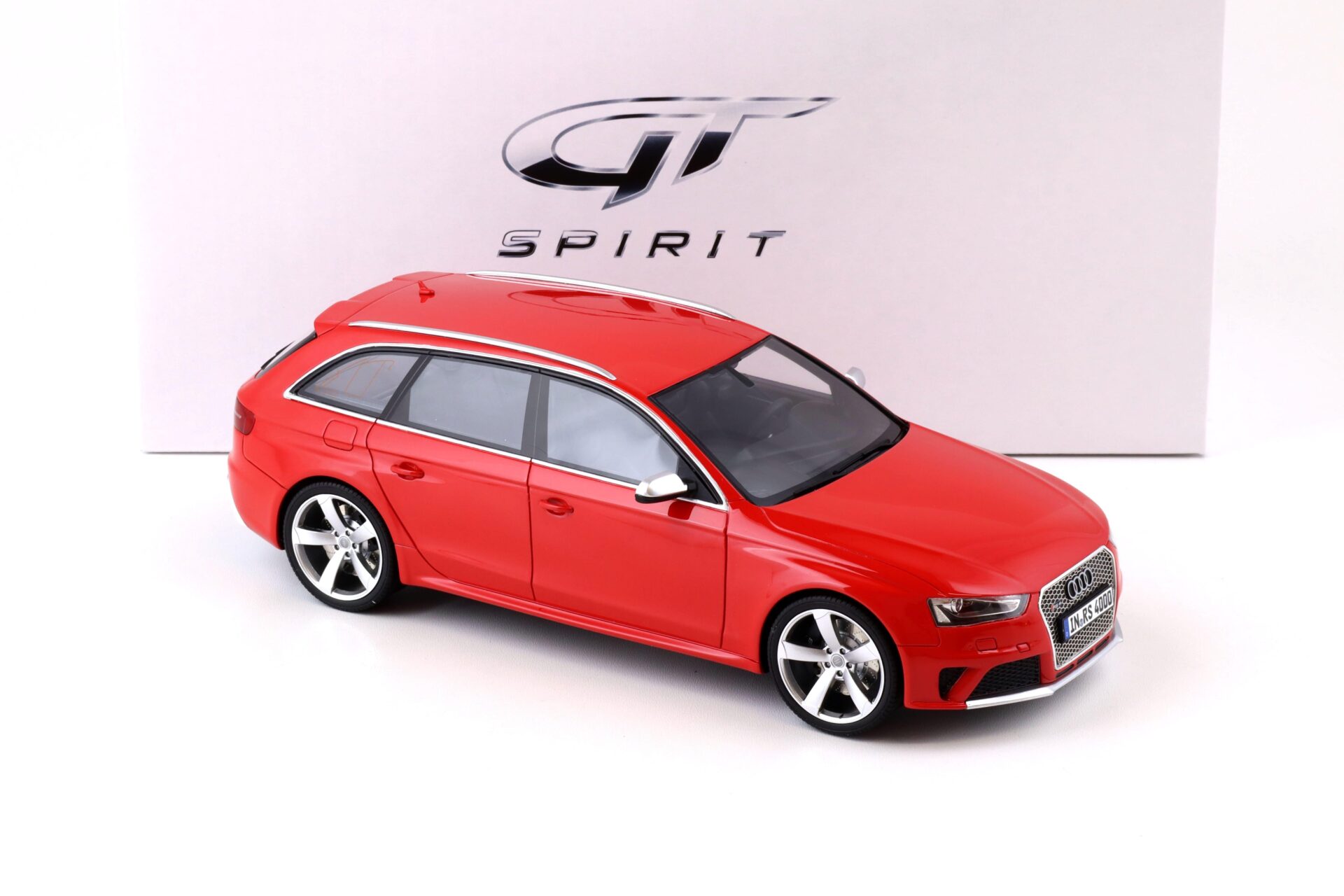 1:18 GT Spirit GT016A Audi A4 RS4 Avant 2013 red