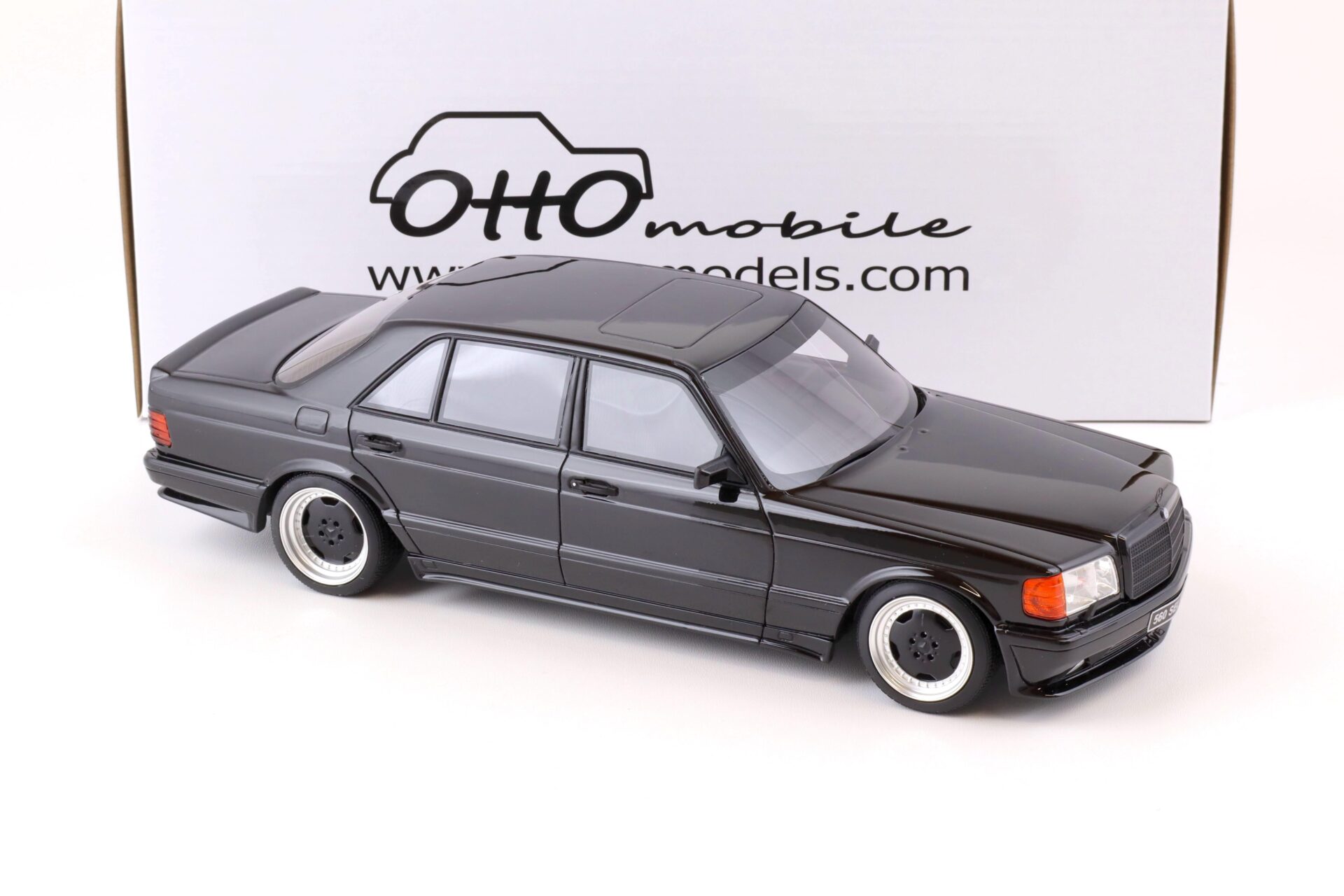 1:18 OTTO mobile OT297 Mercedes-Benz S-CLASS 560SEL AMG (W126) 1990 black