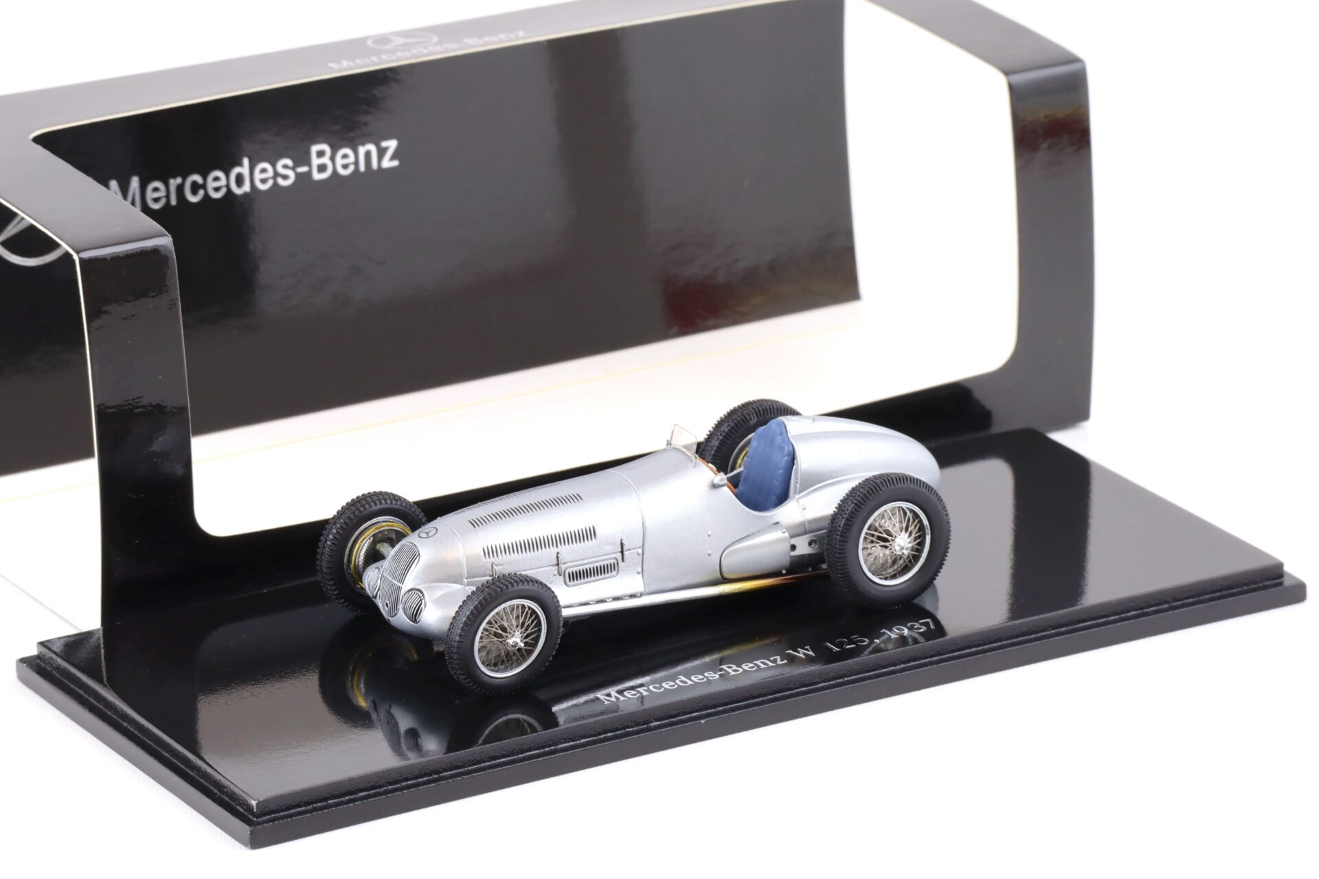 ID 74403 orig.jpg 1:43 Spark Mercedes W125 Silberpfeil 1937 silver DEALER VERSION