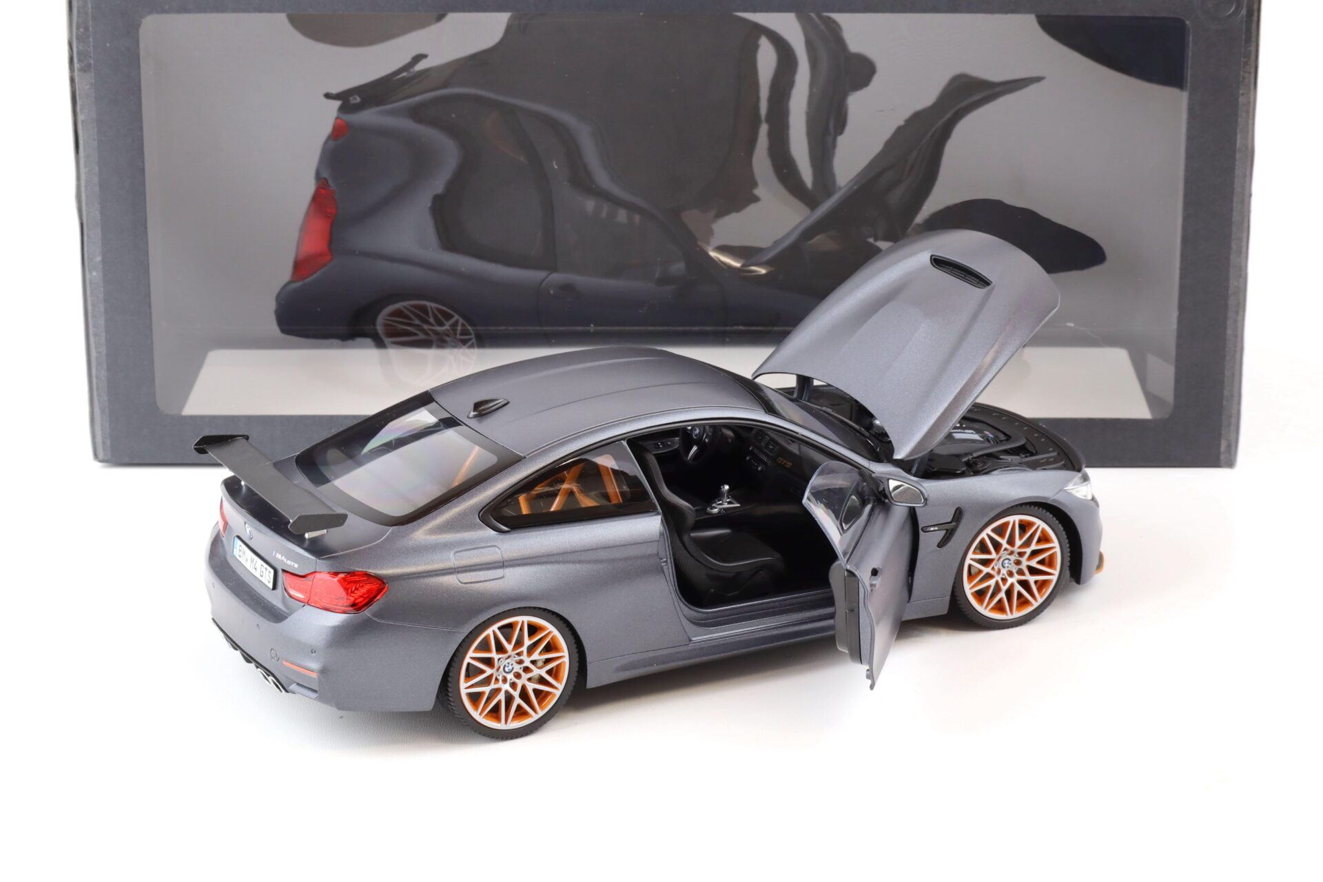 1:18 Minichamps BMW M4 GTS Coupe 2016 matt grey DEALER VERSION