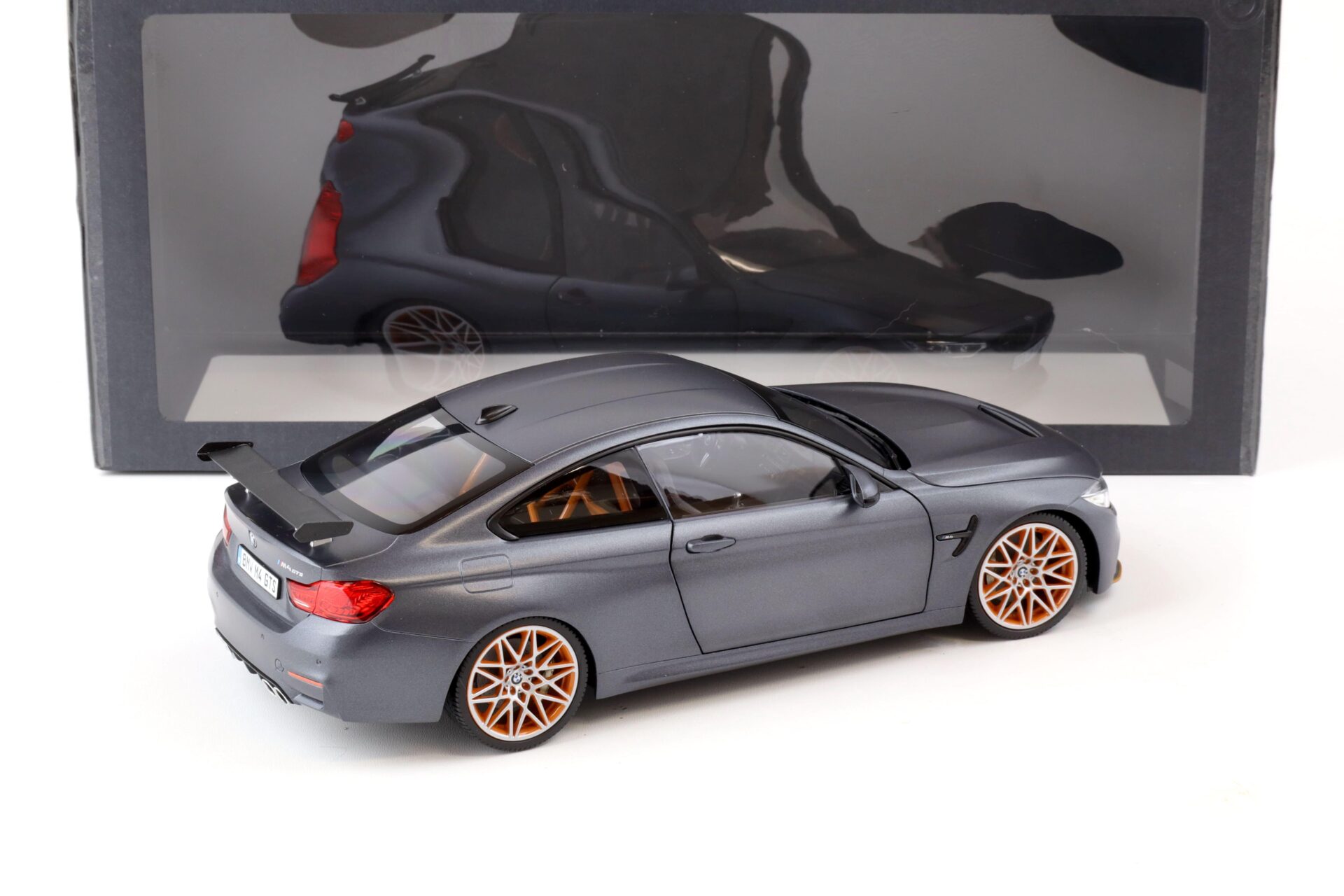 1:18 Minichamps BMW M4 GTS Coupe 2016 matt grey DEALER VERSION