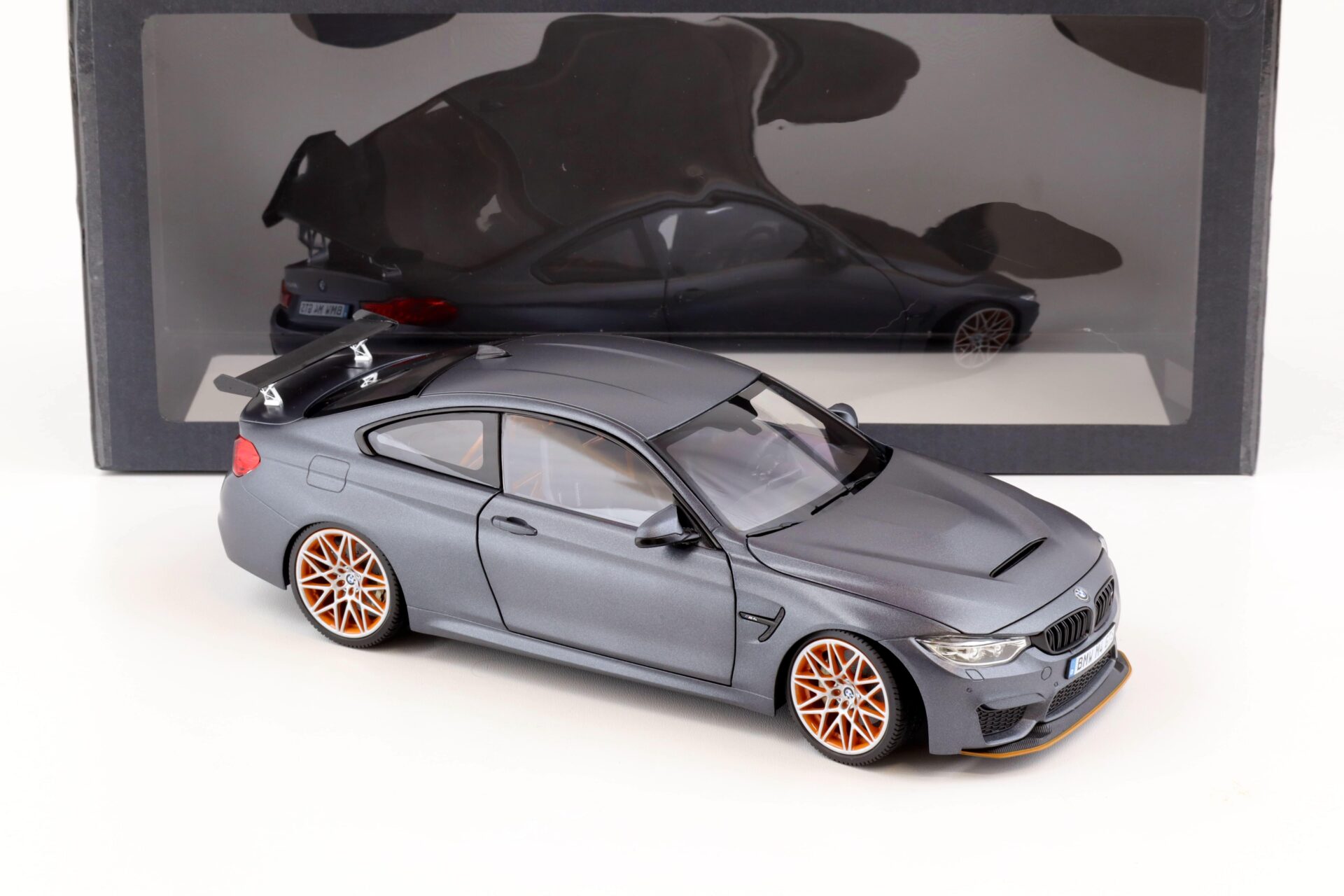 1:18 Minichamps BMW M4 GTS Coupe 2016 matt grey DEALER VERSION