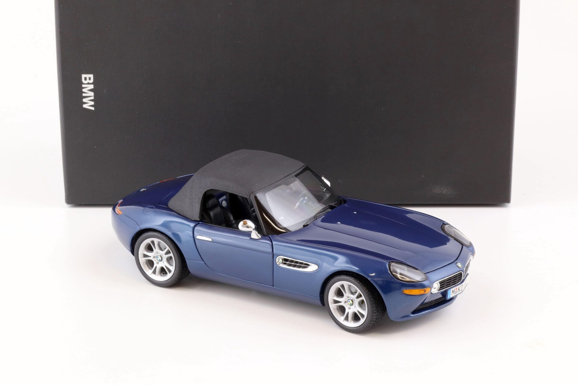 1:18 Kyosho BMW Z8 Roadster blue with Top DEALER VERSION – Premium