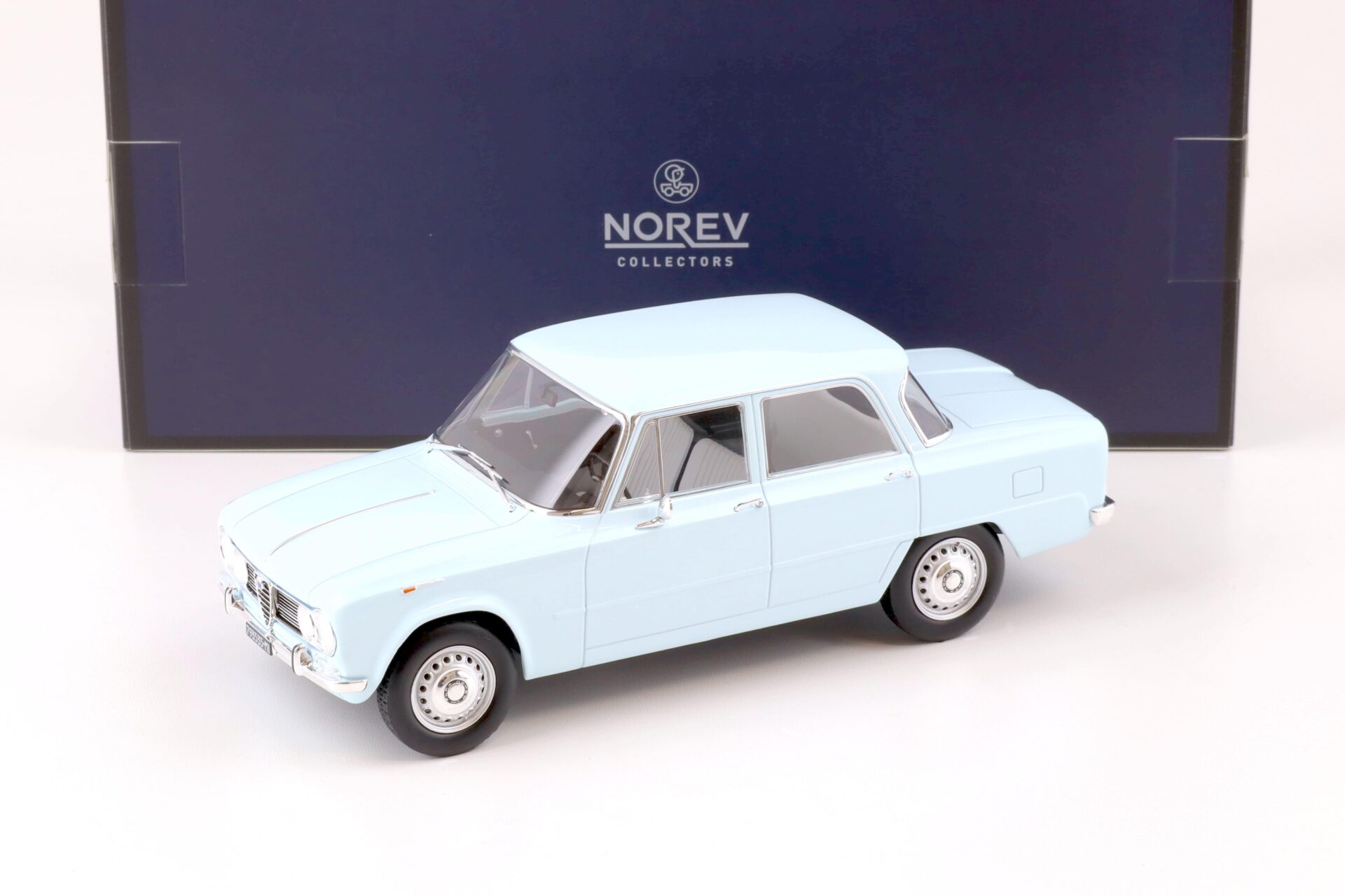 ID 74563 orig.jpg 1:18 Norev Alfa Romeo Giulia TI 1964 light blue - Limited 200 pcs.