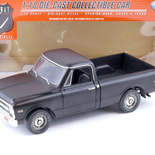 1:18 Highway61 Chevrolet Fleetside Pickup matt black 50878