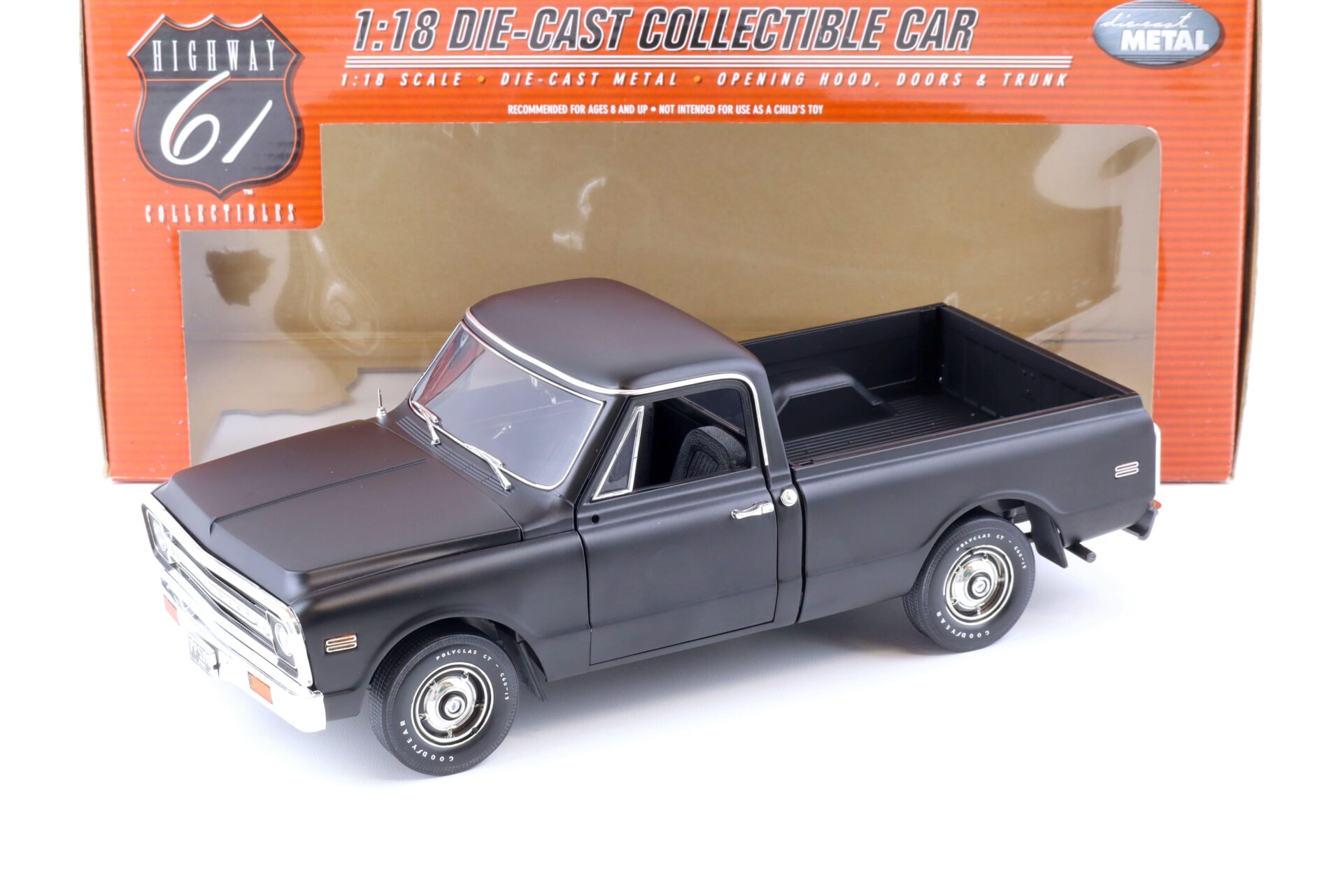 ID 74686 orig.jpg 1:18 Highway61 Chevrolet Fleetside Pickup matt black 50878