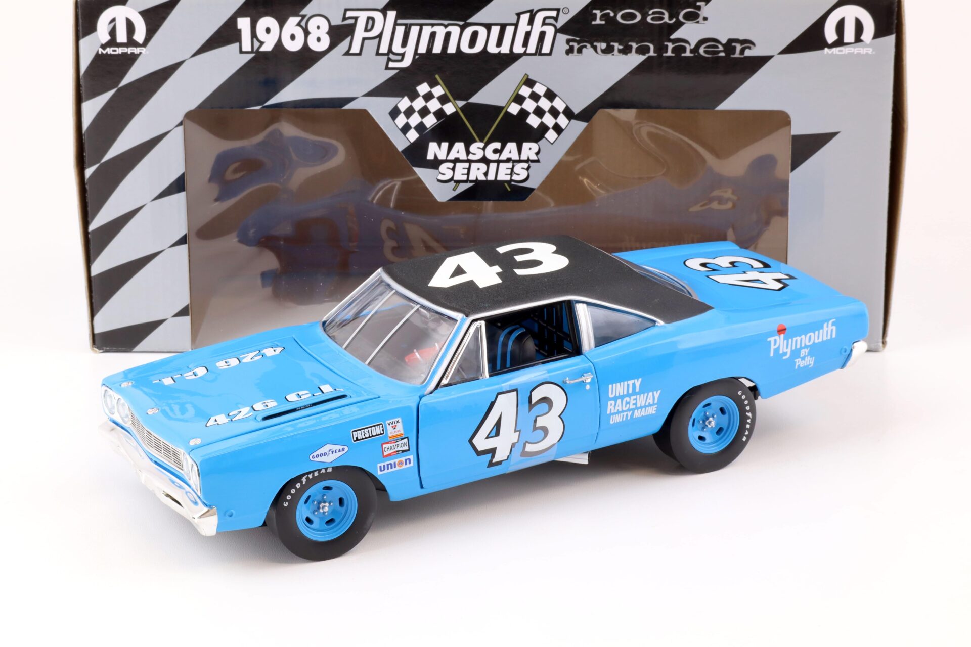 ID 74740 orig.jpg 1:18 ERTL 1968 Plymouth Road Runner Nascar Series #43 blue / black