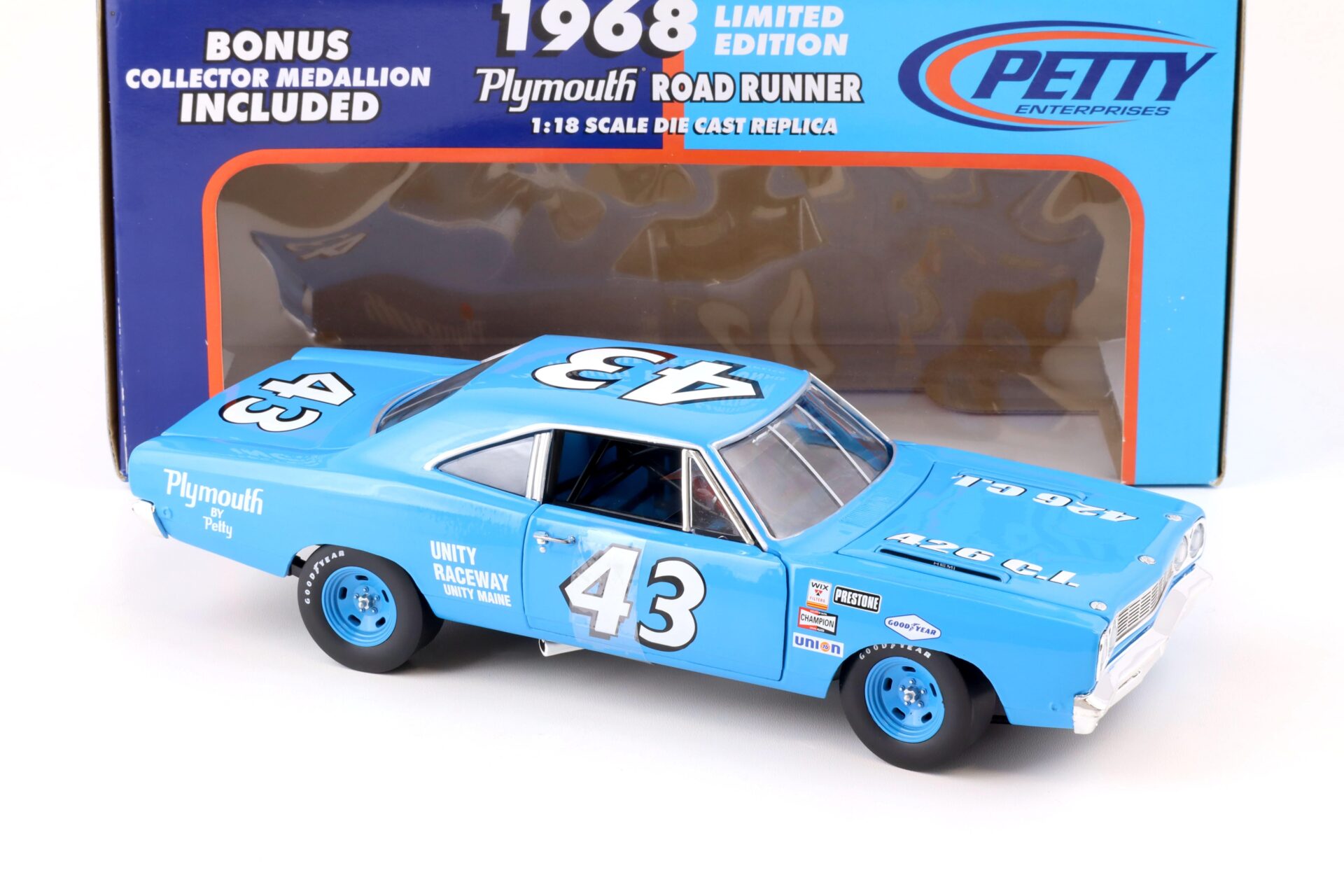 1:18 ERTL 1968 Plymouth Road Runner #43 Petty Enterprises blue