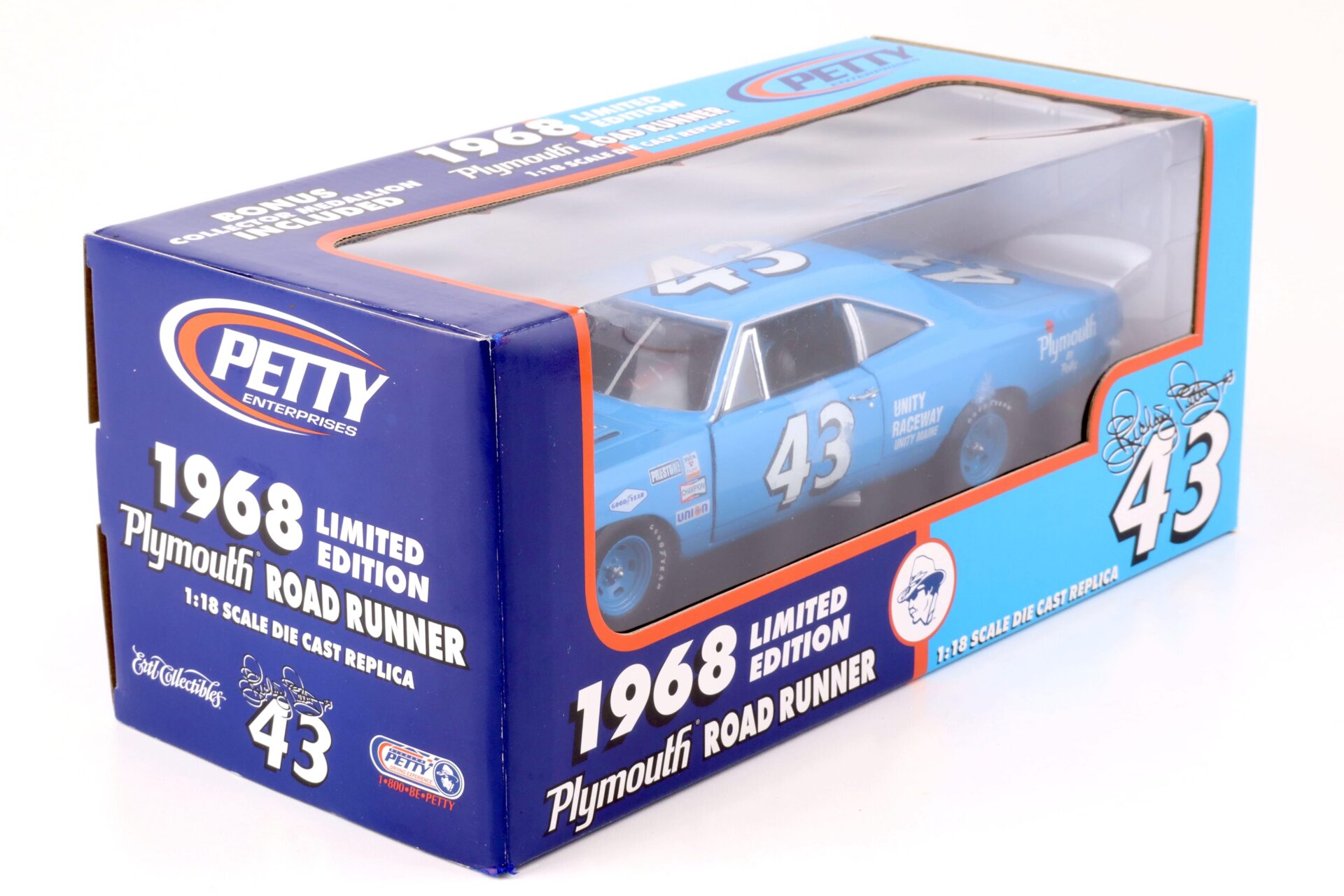 1:18 ERTL 1968 Plymouth Road Runner #43 Petty Enterprises blue