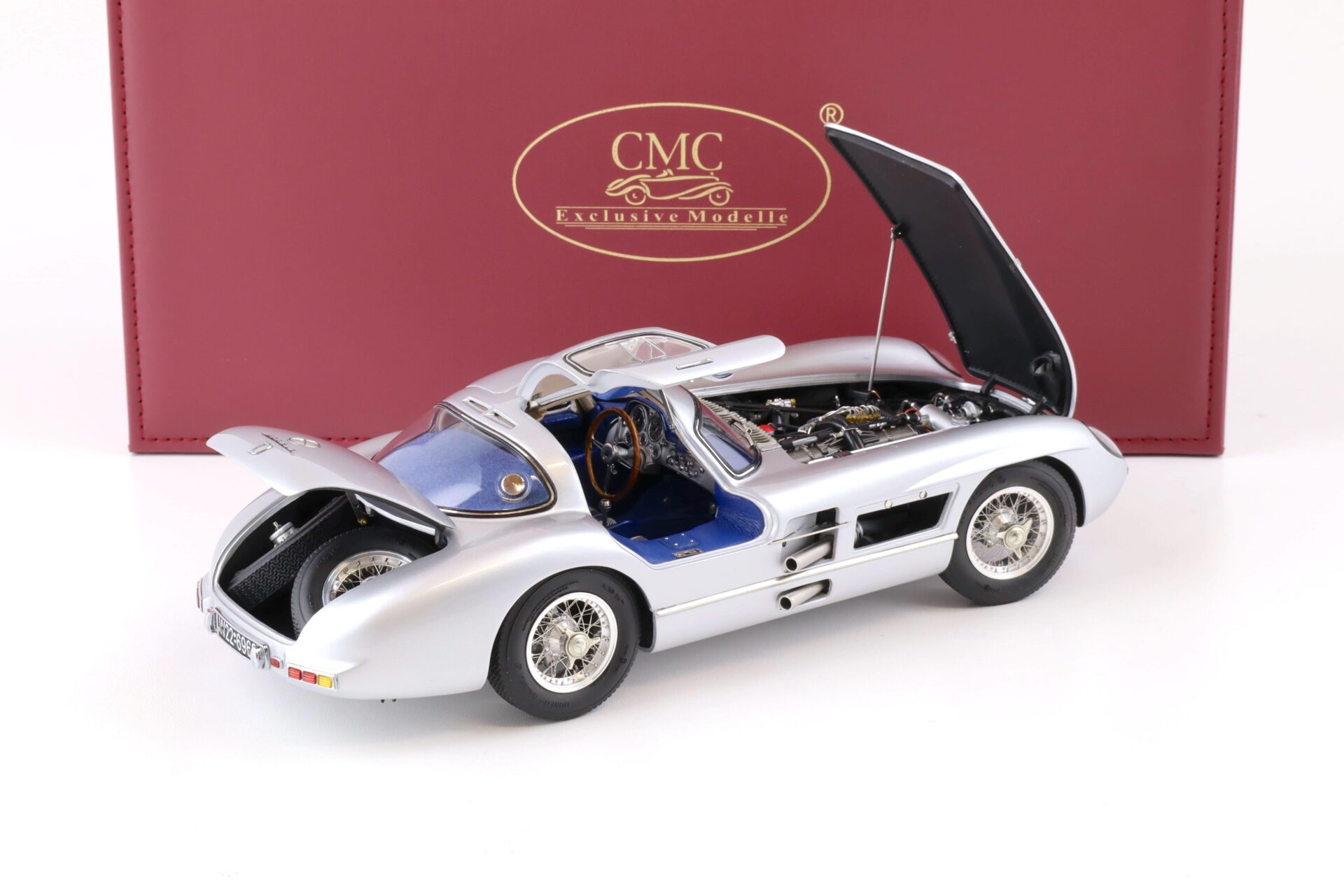 1:18 CMC Mercedes 300 SLR Uhlenhaut Coupe 1955 silver/ blue interior M-243
