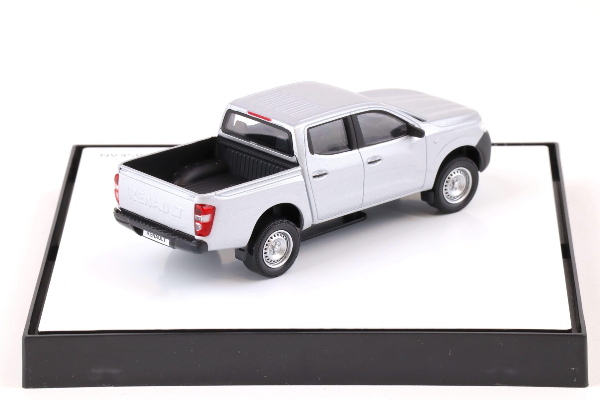1:43 Norev Renault Vu Alaskan Pick-Up silver DEALER VERSION