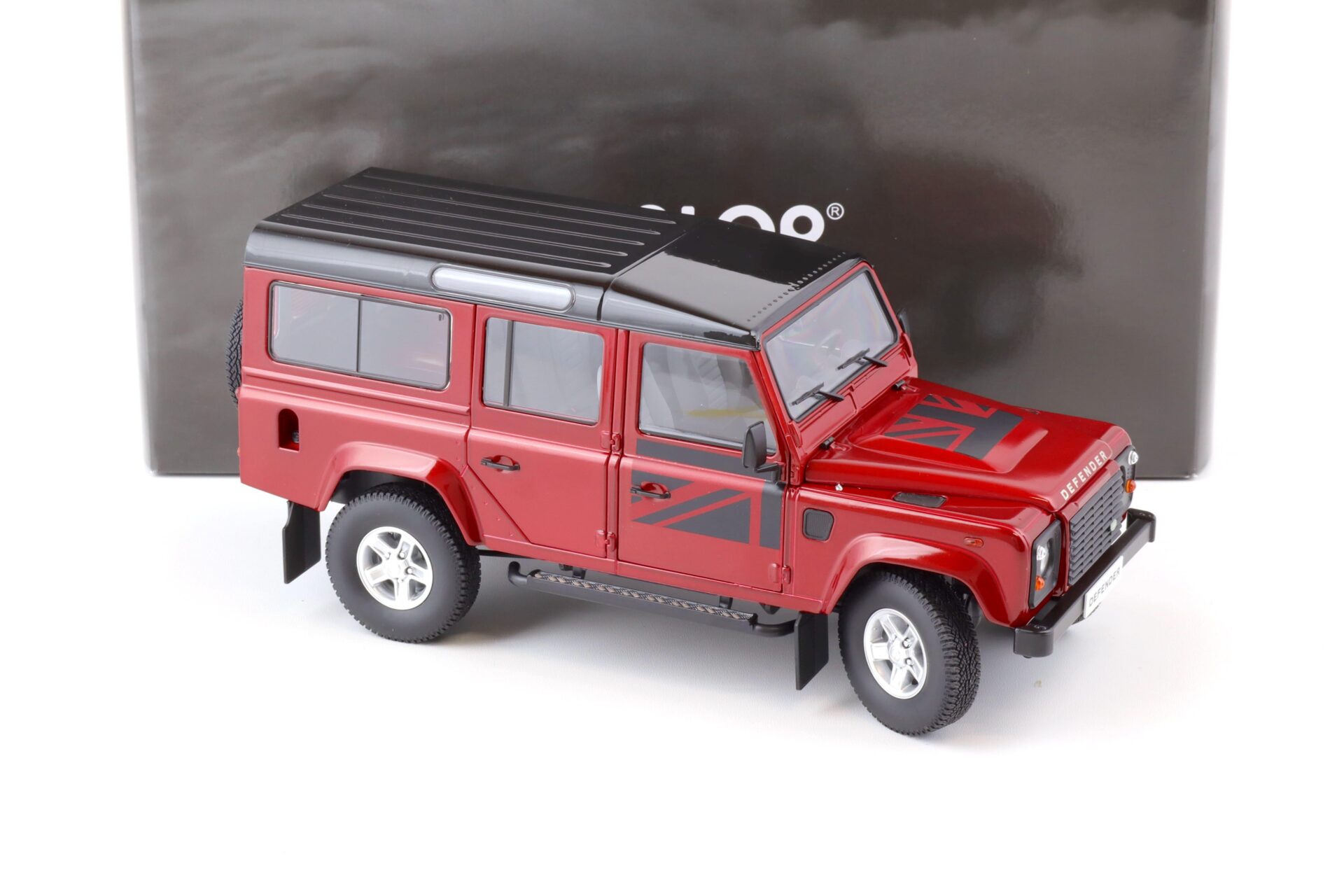 1:18 Dorlop Century Land Rover Defender 110 LHD firenze red metallic