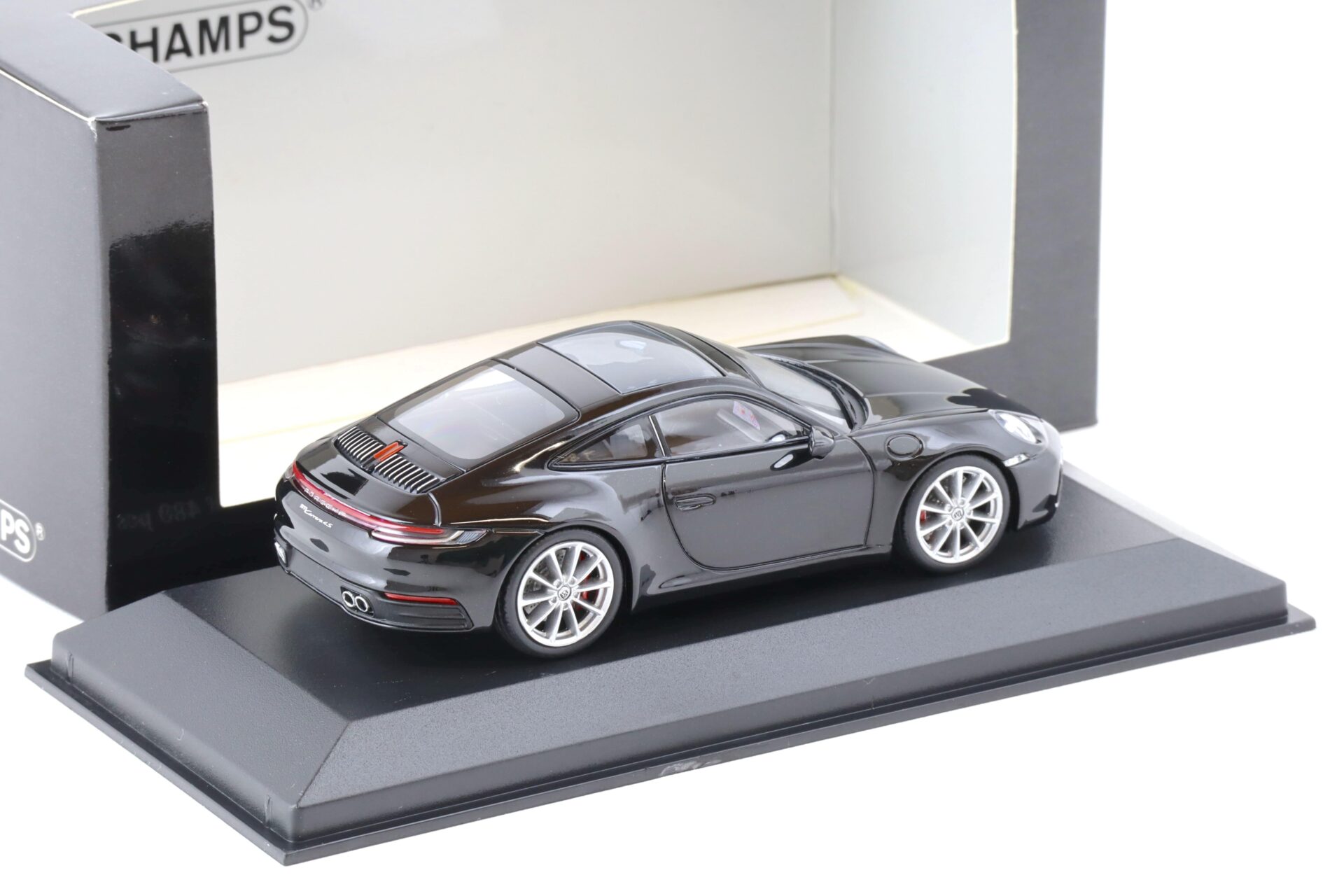 1:43 Minichamps Porsche 911 (992) Carrera 4S Coupe deep black metallic 2019